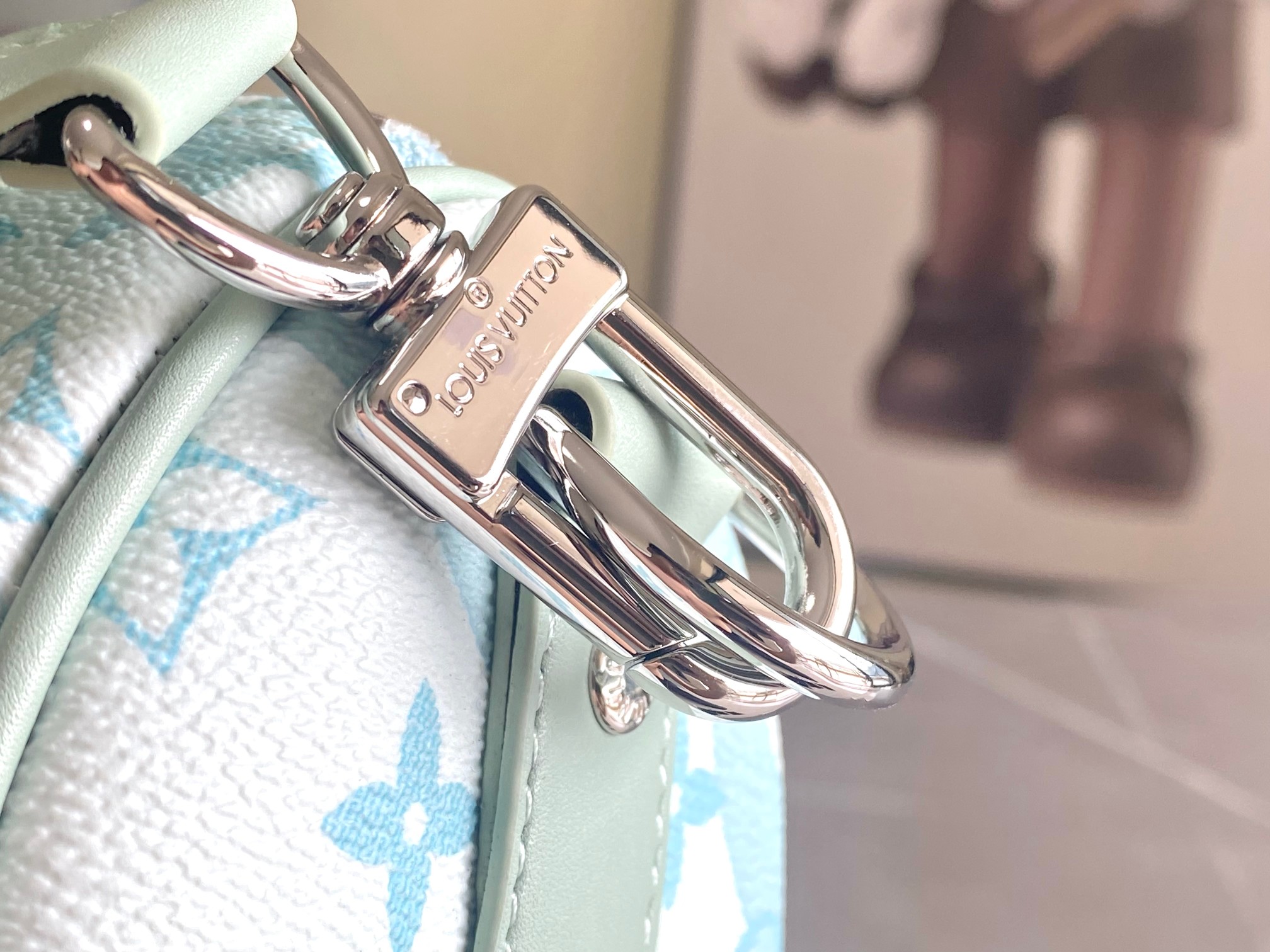 Louis Vuitton Keepall Bandoulière 25 Travel Bag - Image 7