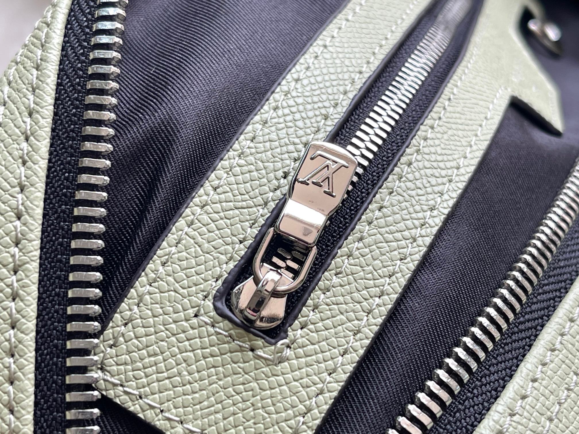 Louis Vuitton Keepall 45 Classic Monogram Travel Bag - Image 7