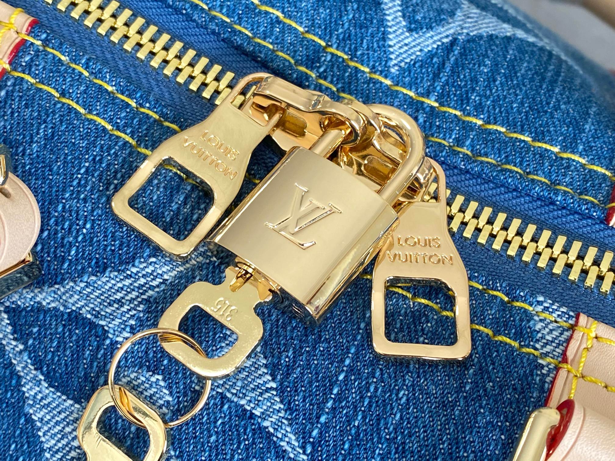 Louis Vuitton Keepall 50 Travel Bag in Denim Monogram Canvas - Image 7