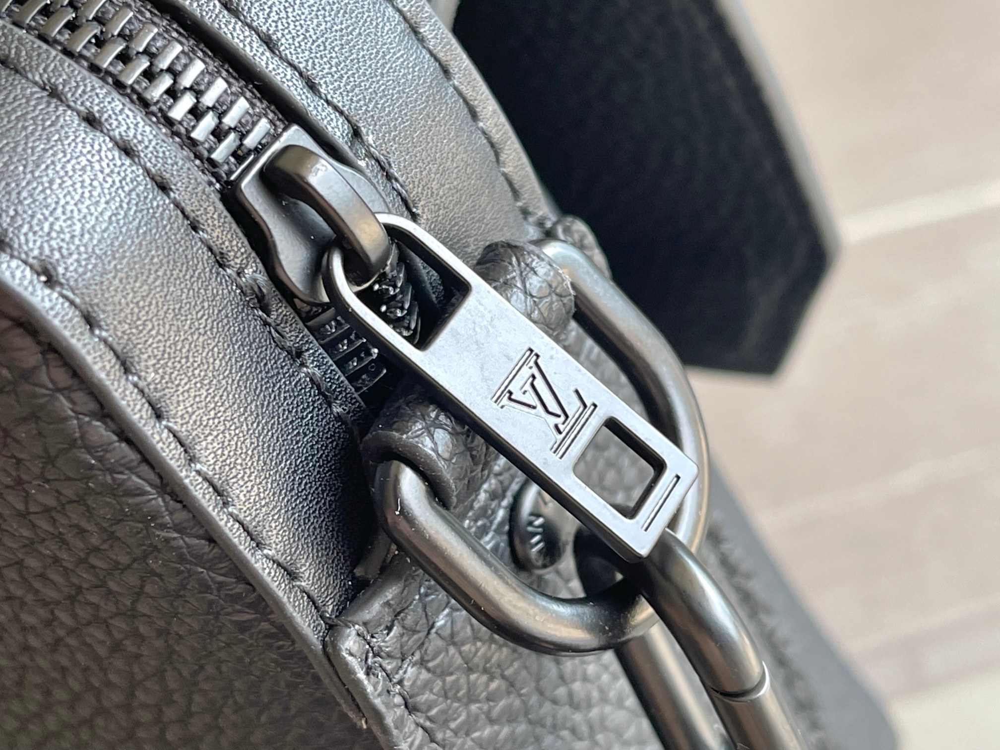 Louis Vuitton Fastline Messenger Bag M22482 - Image 7