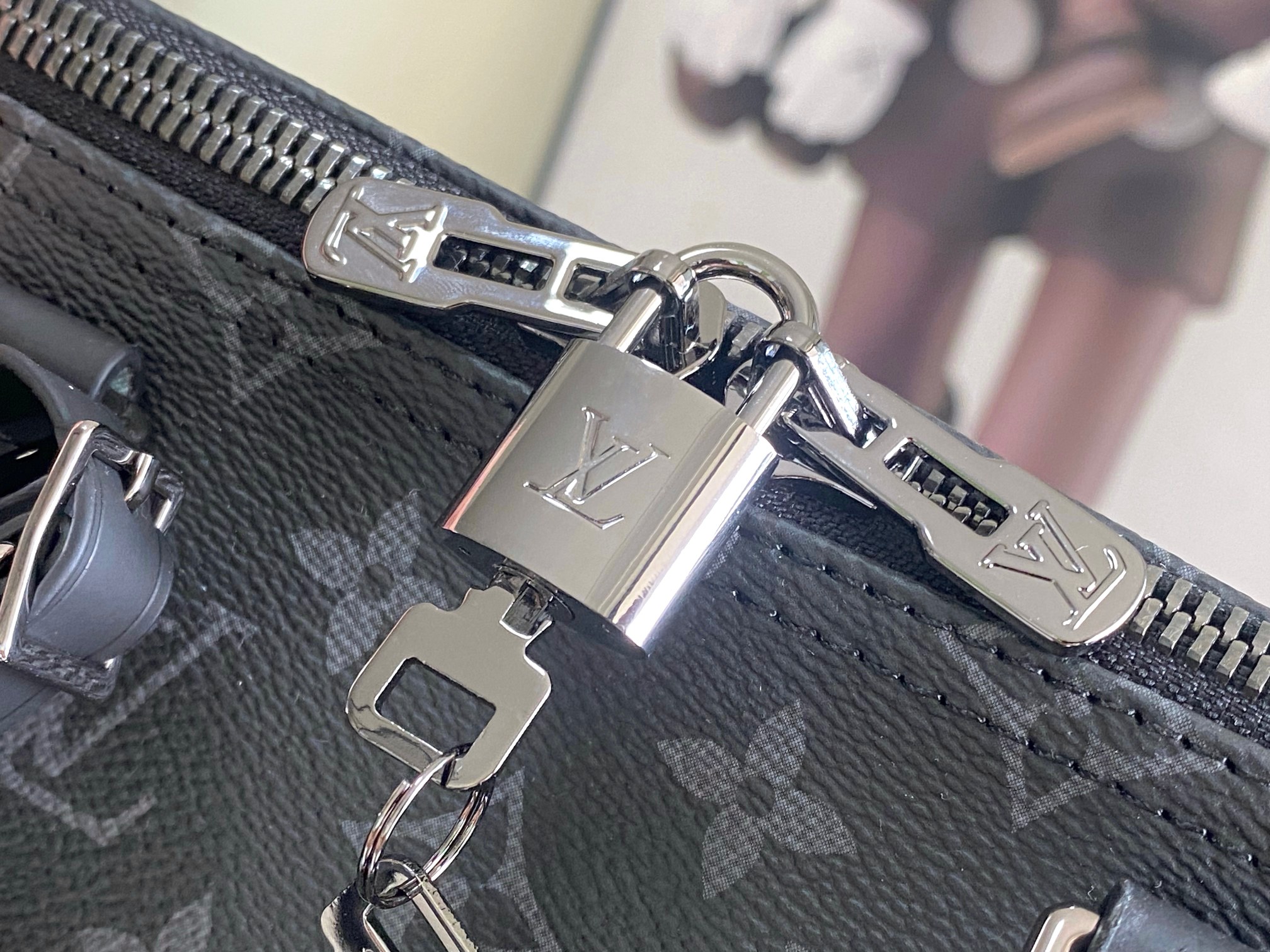 Louis Vuitton Keepall Bandoulière 45 Travel Bag - Image 7