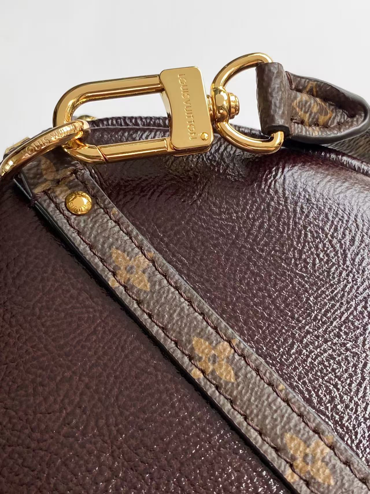 Louis Vuitton Express Small Handbag - Image 7
