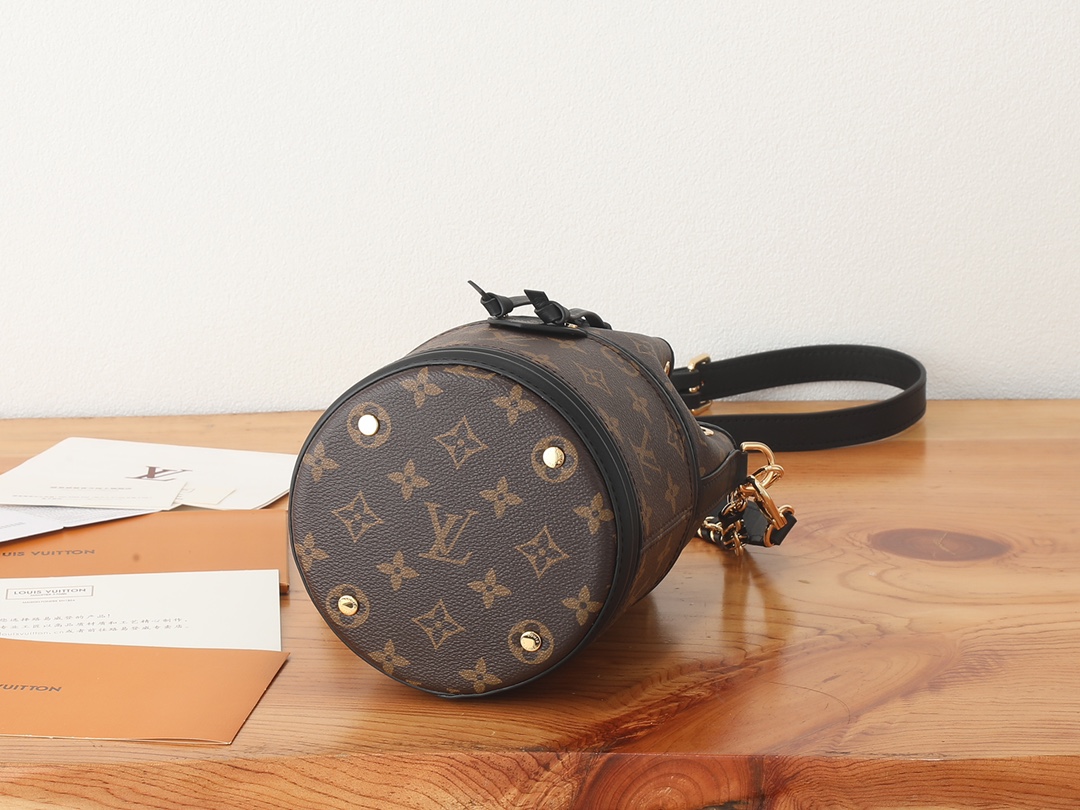 Louis Vuitton Canoé Monogram Canvas Handbag - Image 7