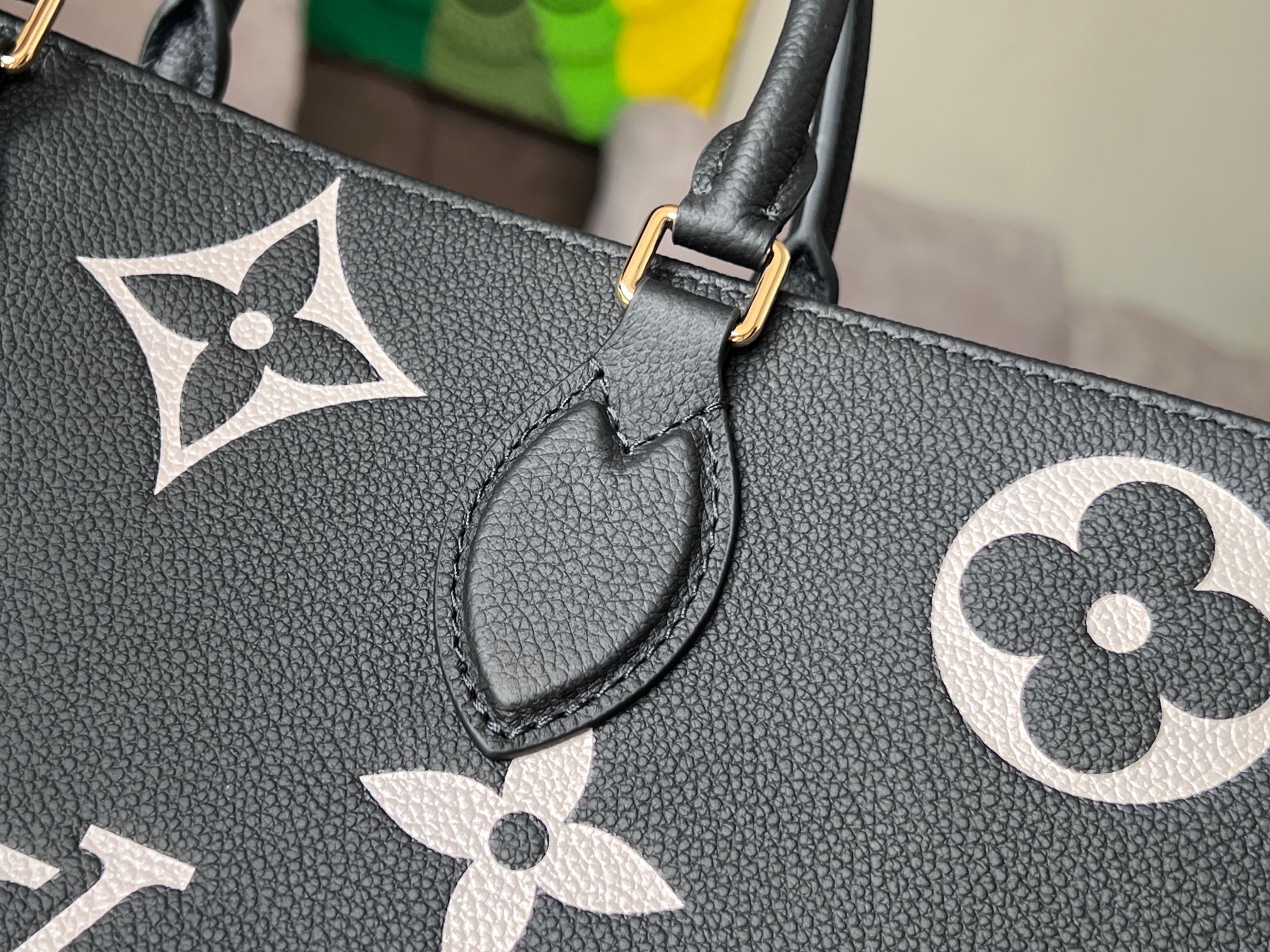 Louis Vuitton OnTheGo MM Tote Bag - Black Grained Calfskin - Image 7