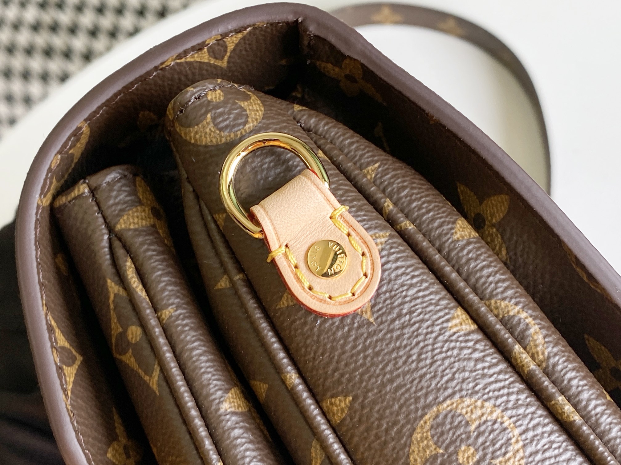 Louis Vuitton Pochette Métis Crossbody Bag in Monogram Canvas - Image 7