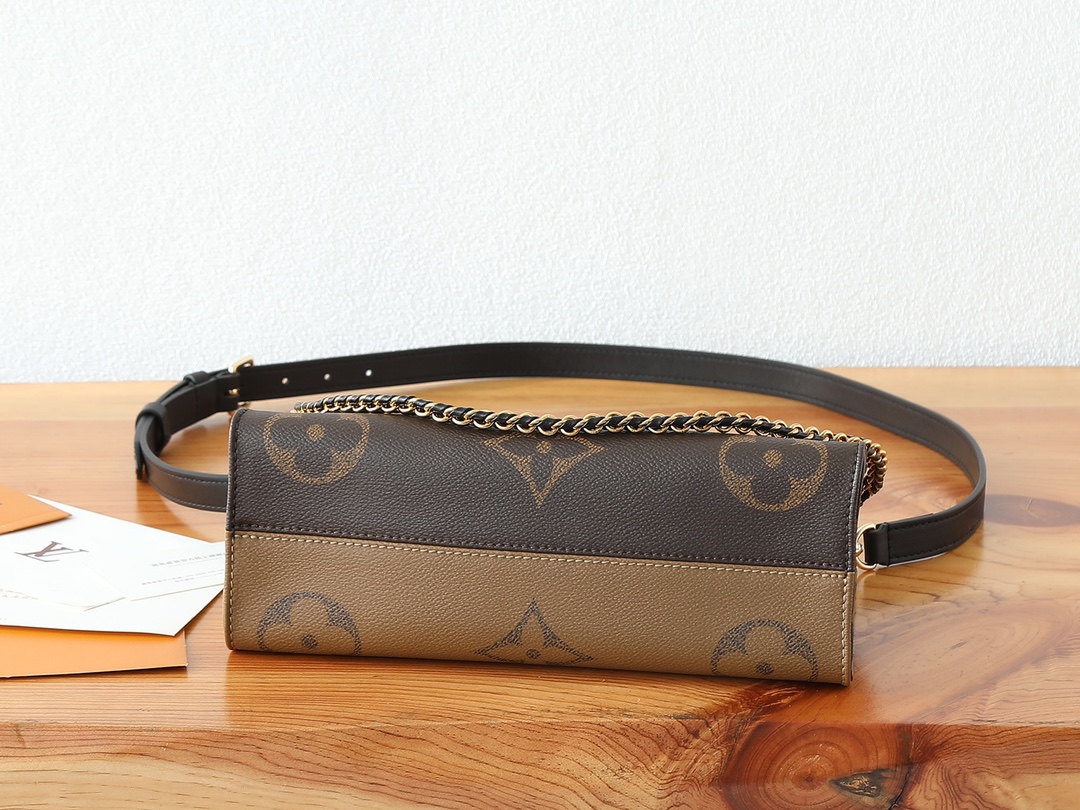 Louis Vuitton OnTheGo East West Handbag - Image 7