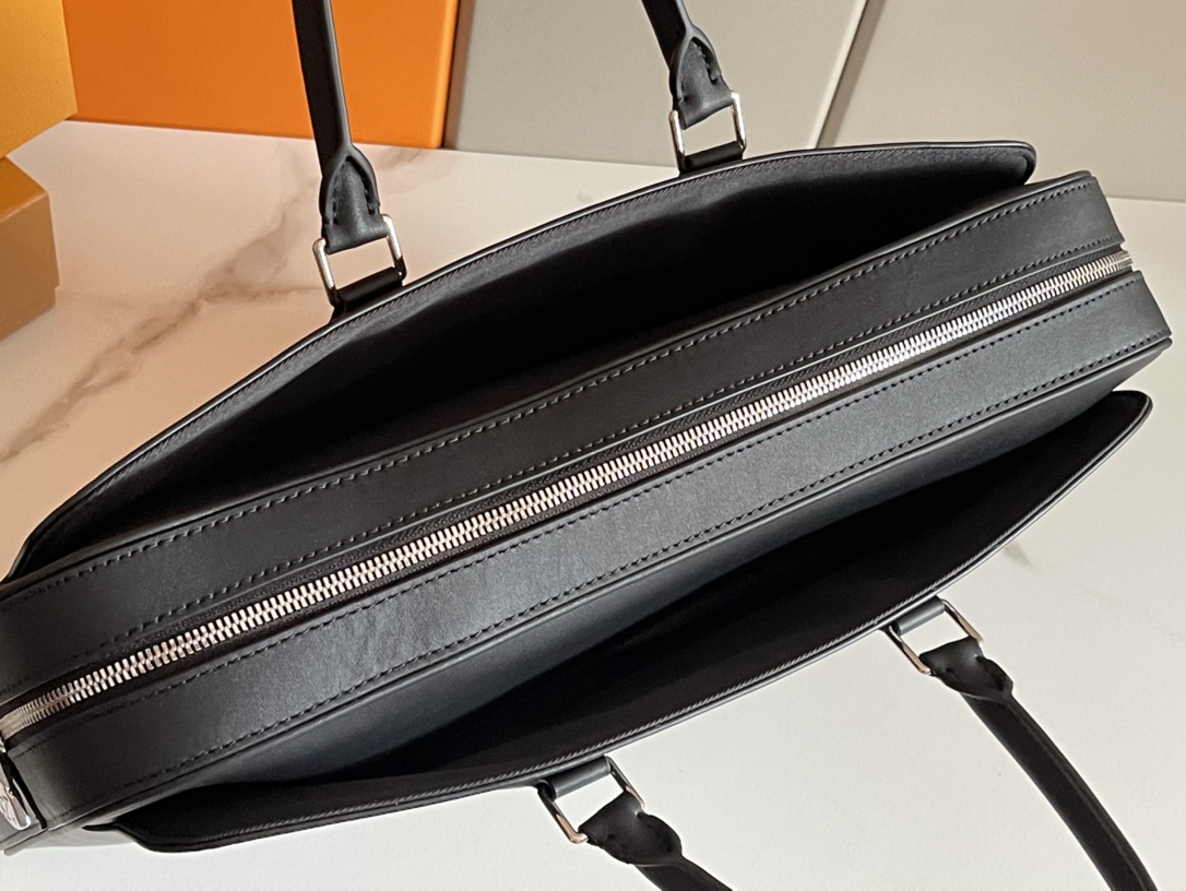 Louis Vuitton Dandy Medium Briefcase in Black Epi Leather - Image 7