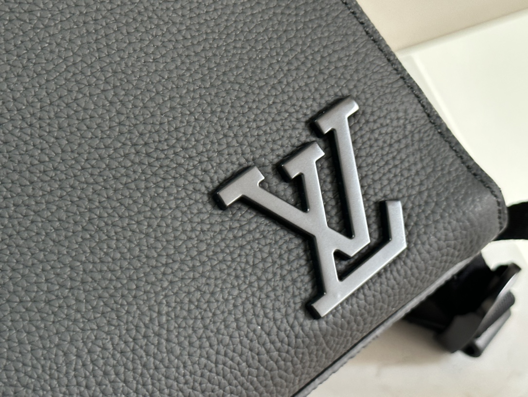Louis Vuitton Takeoff Backpack M21367 - Image 7