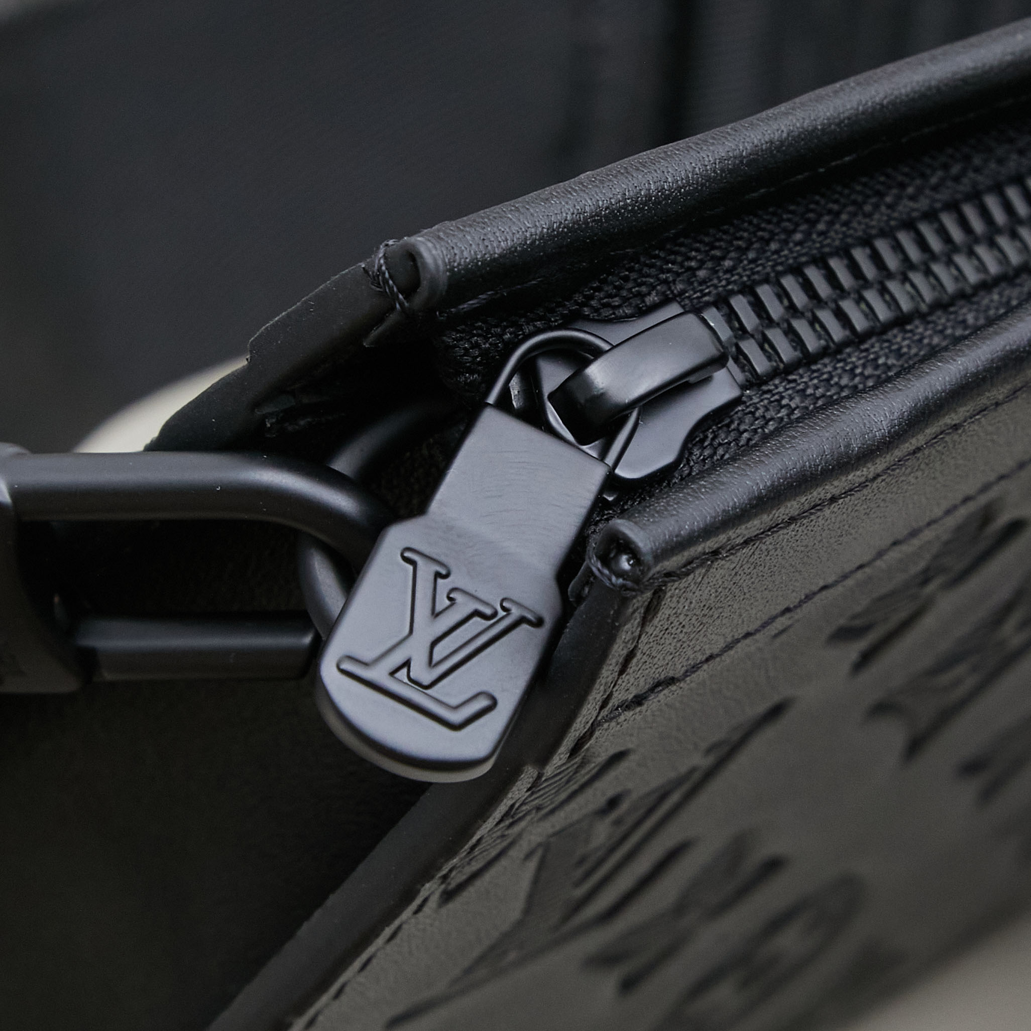 Louis Vuitton Gaston Wearable Wallet Set - Image 7