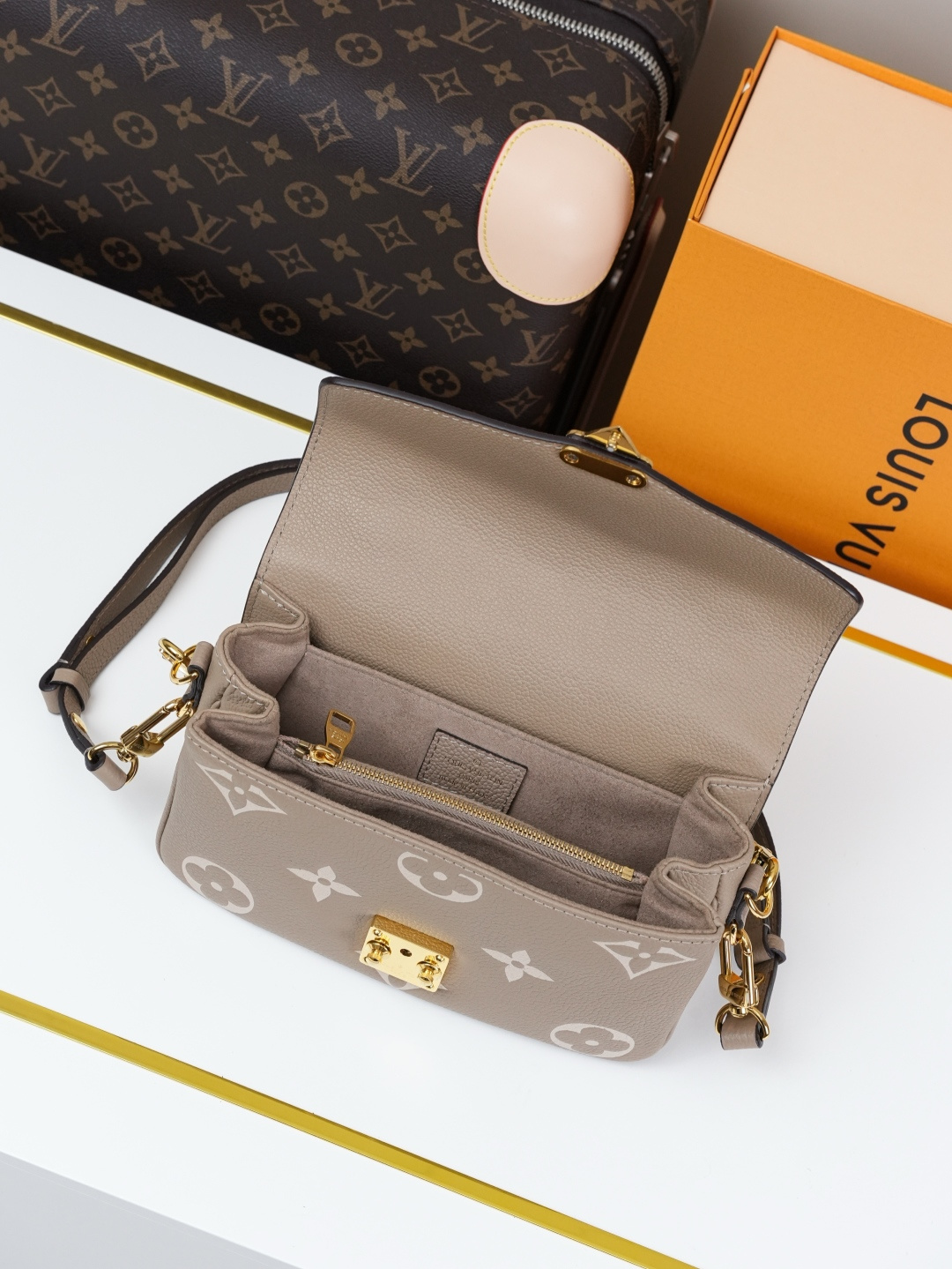 Louis Vuitton Pochette Métis East West Shoulder Bag - Image 7