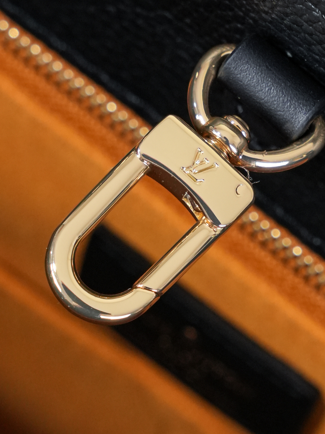 Louis Vuitton Onthego MM Tote Bag in Monogram Empreinte Leather - Image 7