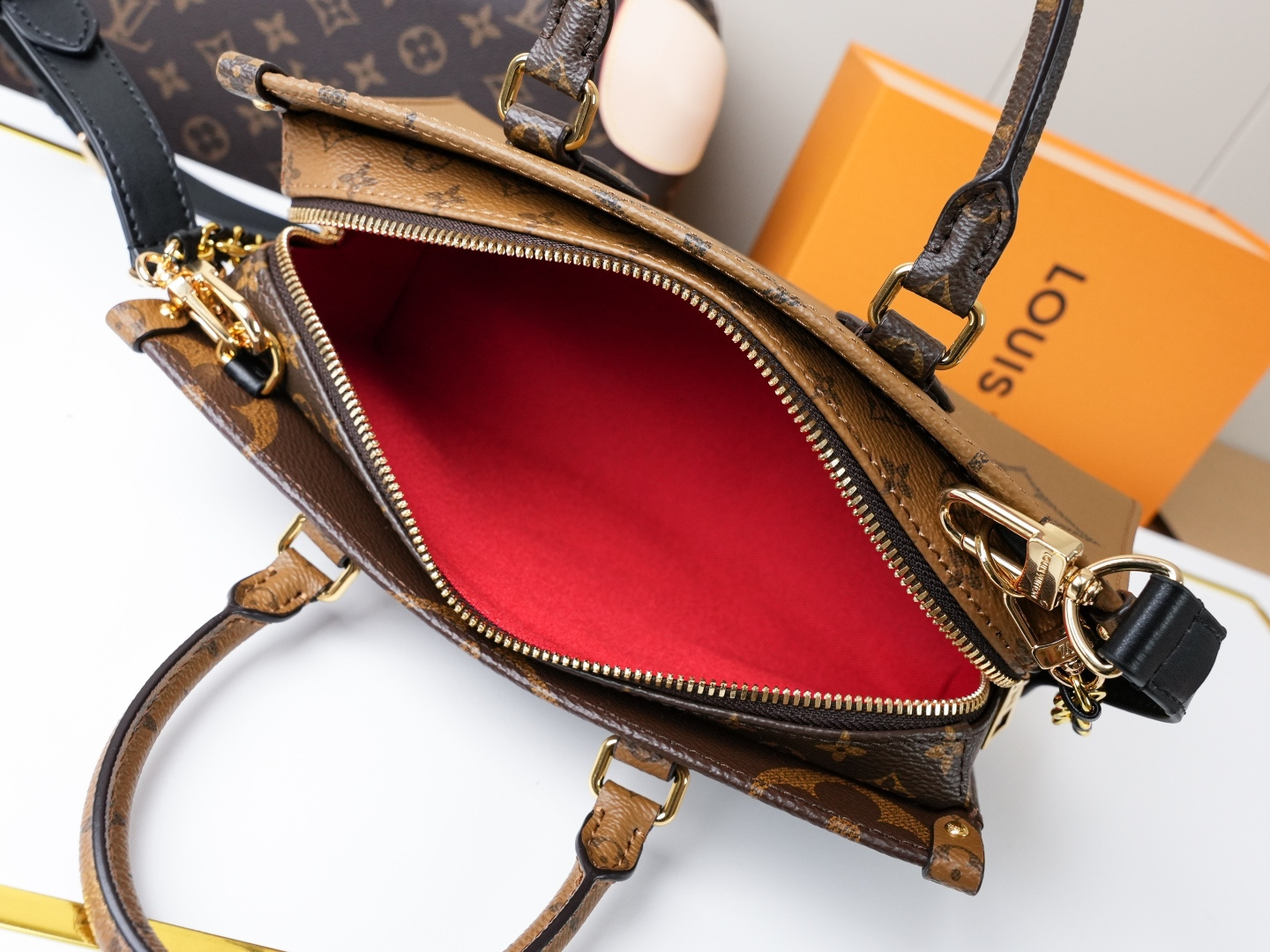 Louis Vuitton OnTheGo East West Bag in Giant Monogram Canvas - Image 7