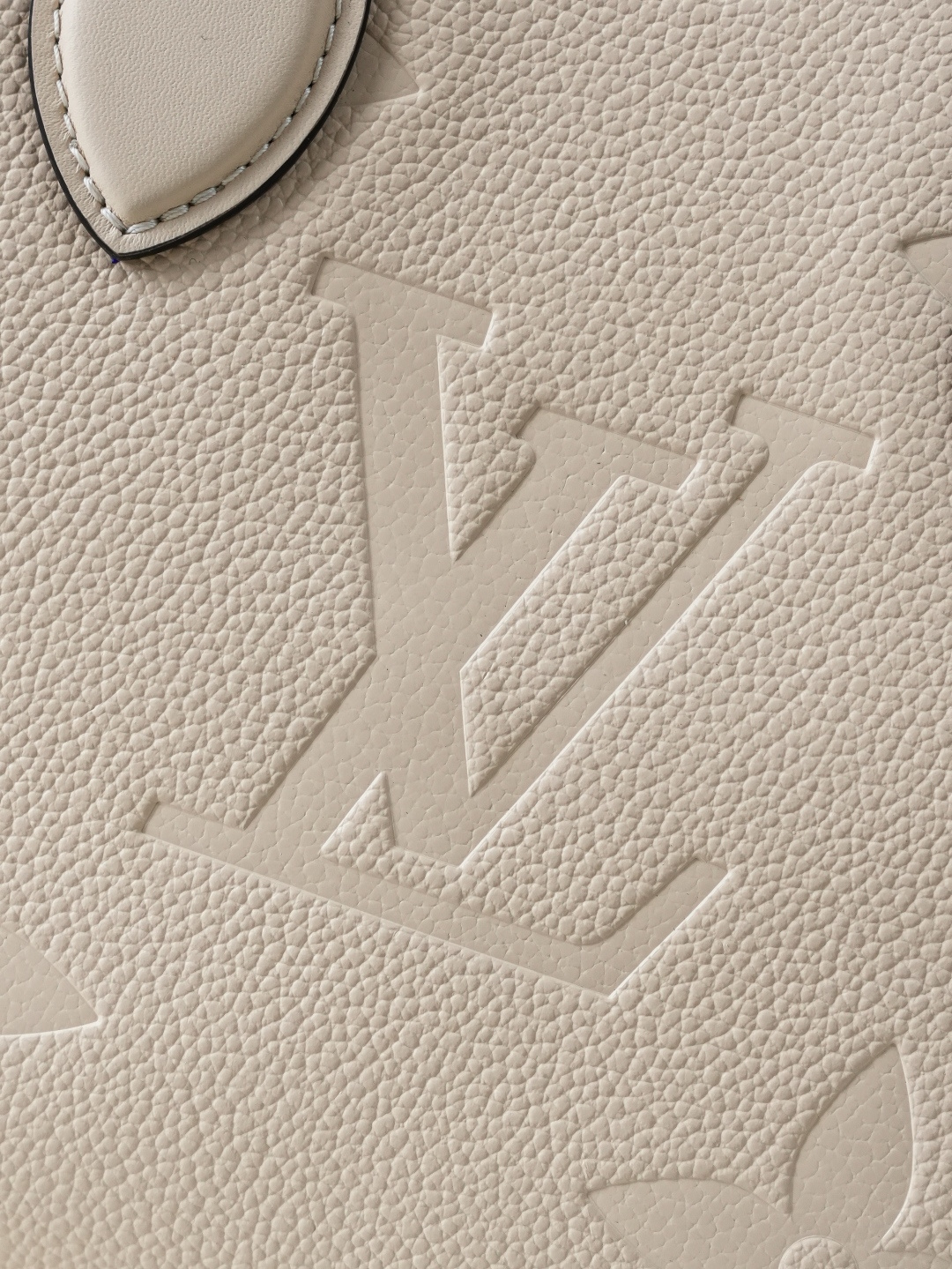 Louis Vuitton OnTheGo Small Handbag in Cream Monogram Empreinte Leather - Image 7
