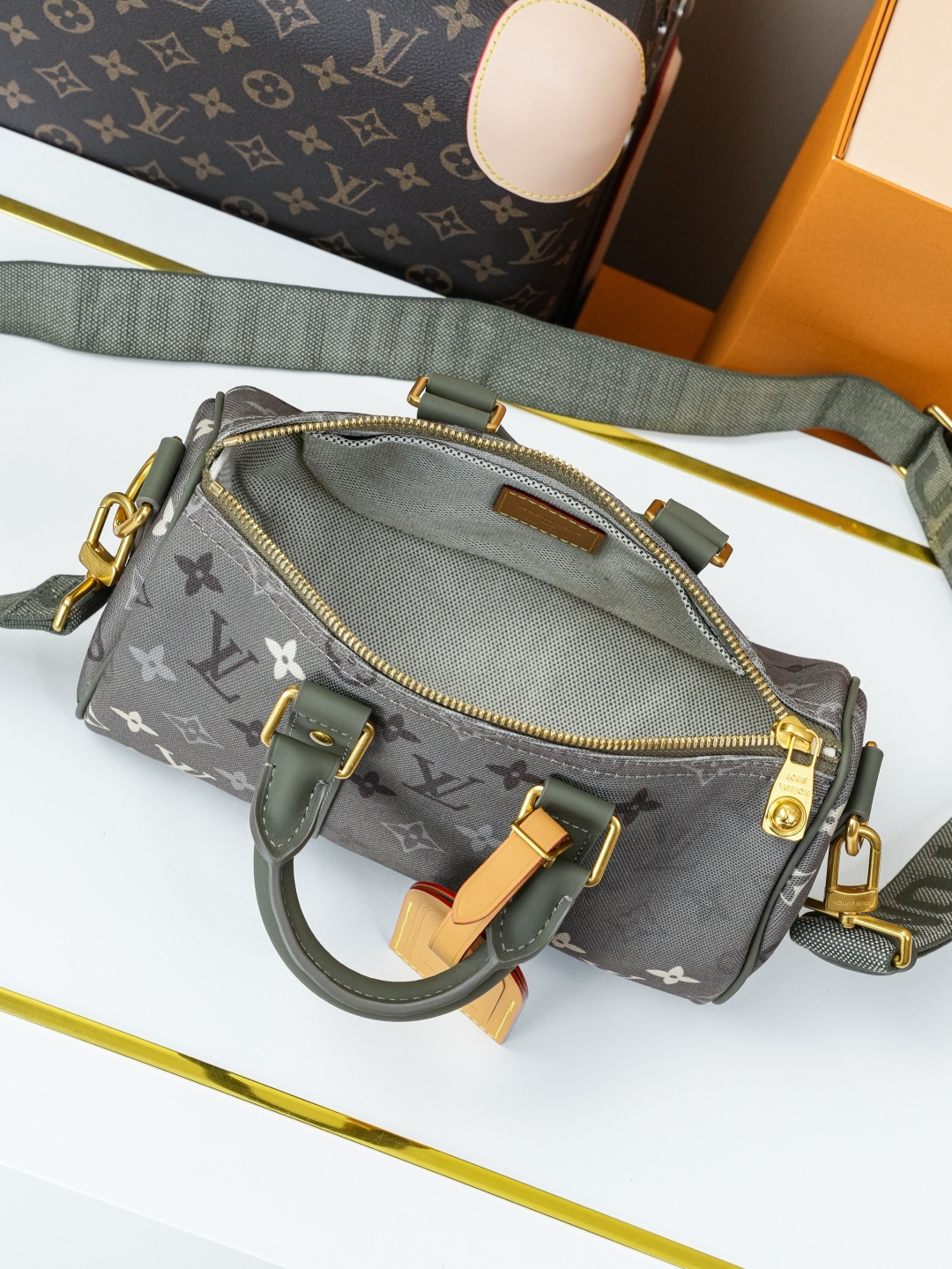 Louis Vuitton Keepall Bandoulière 25 Travel Bag in Monogram Surplus - Image 7