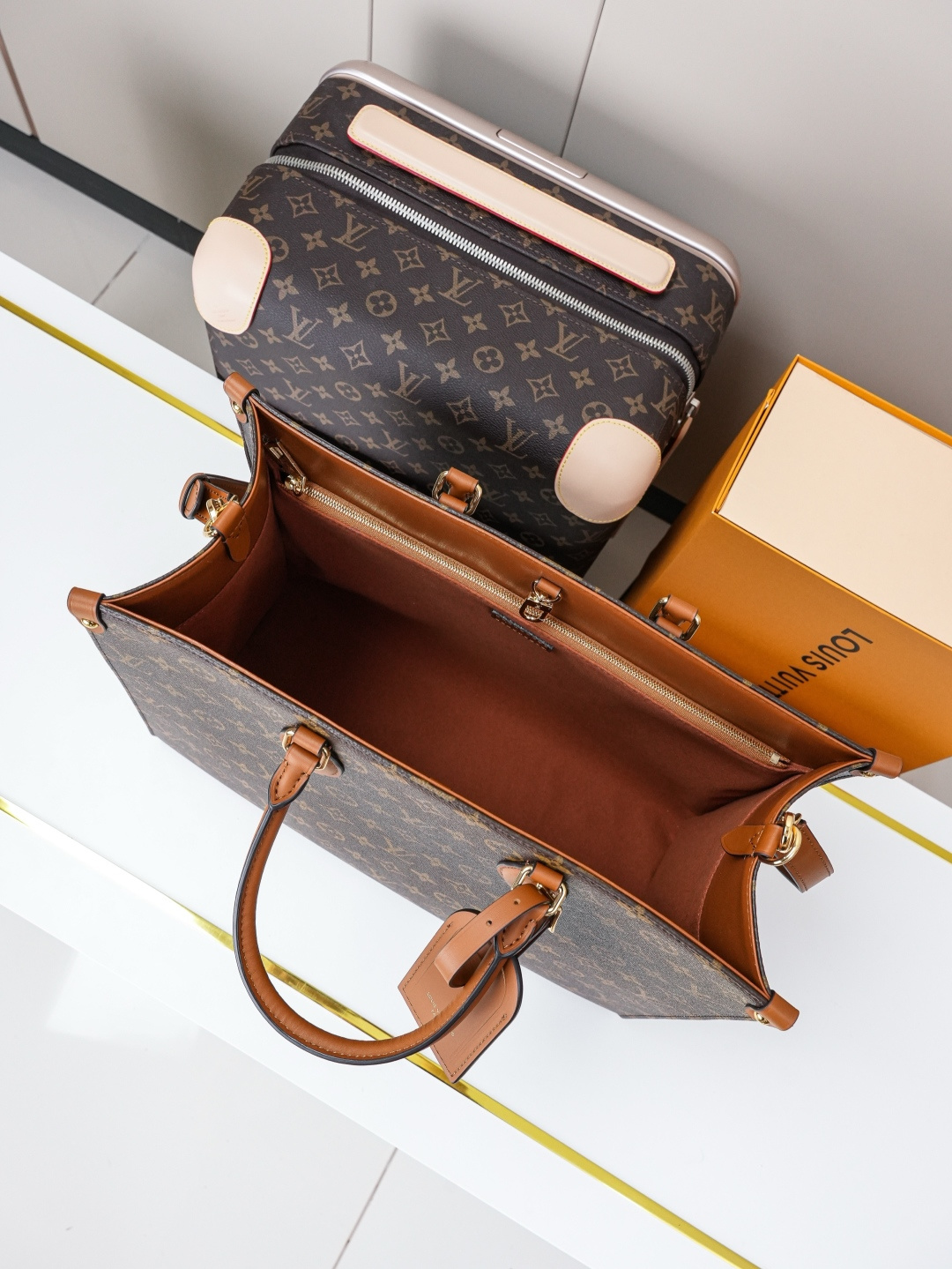 Louis Vuitton OnTheGo Monogram Organizer Tote Bag - Image 7