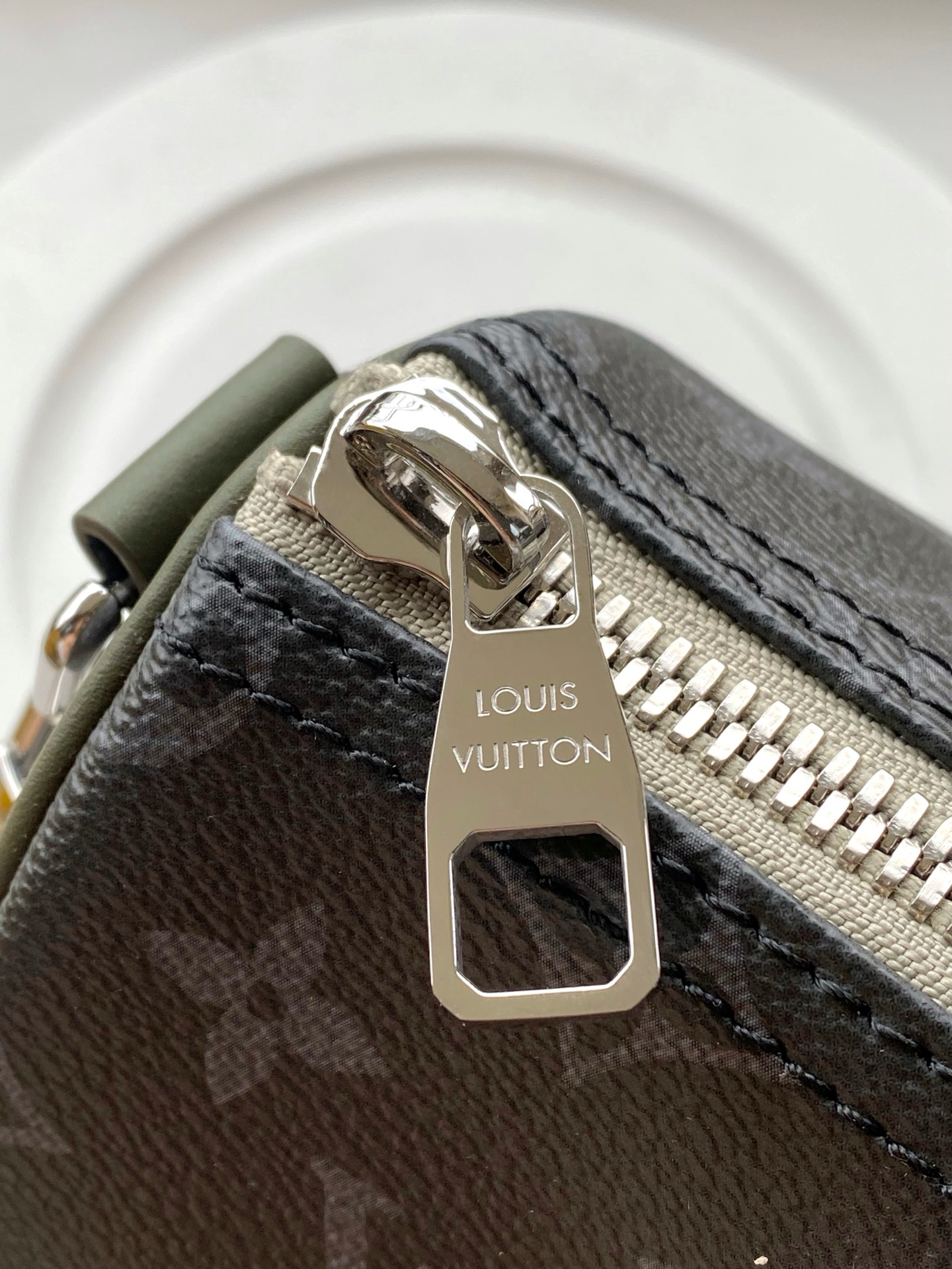 Louis Vuitton Keepall Bandouliere 25 Monogram Eclipse Handbag - Image 7