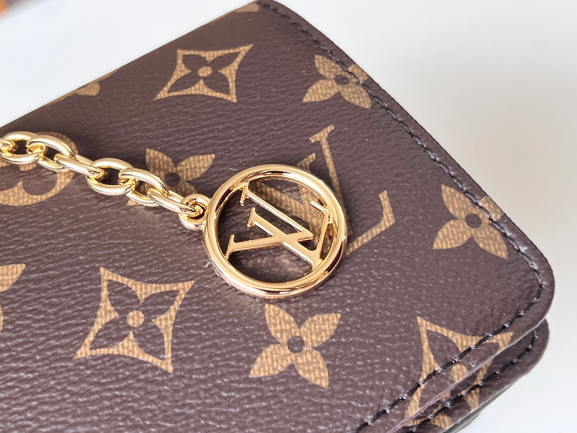 Lily Wallet on Chain - Image 7