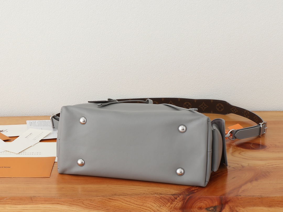Louis Vuitton CarryAll Cargo Small Handbag - Image 7
