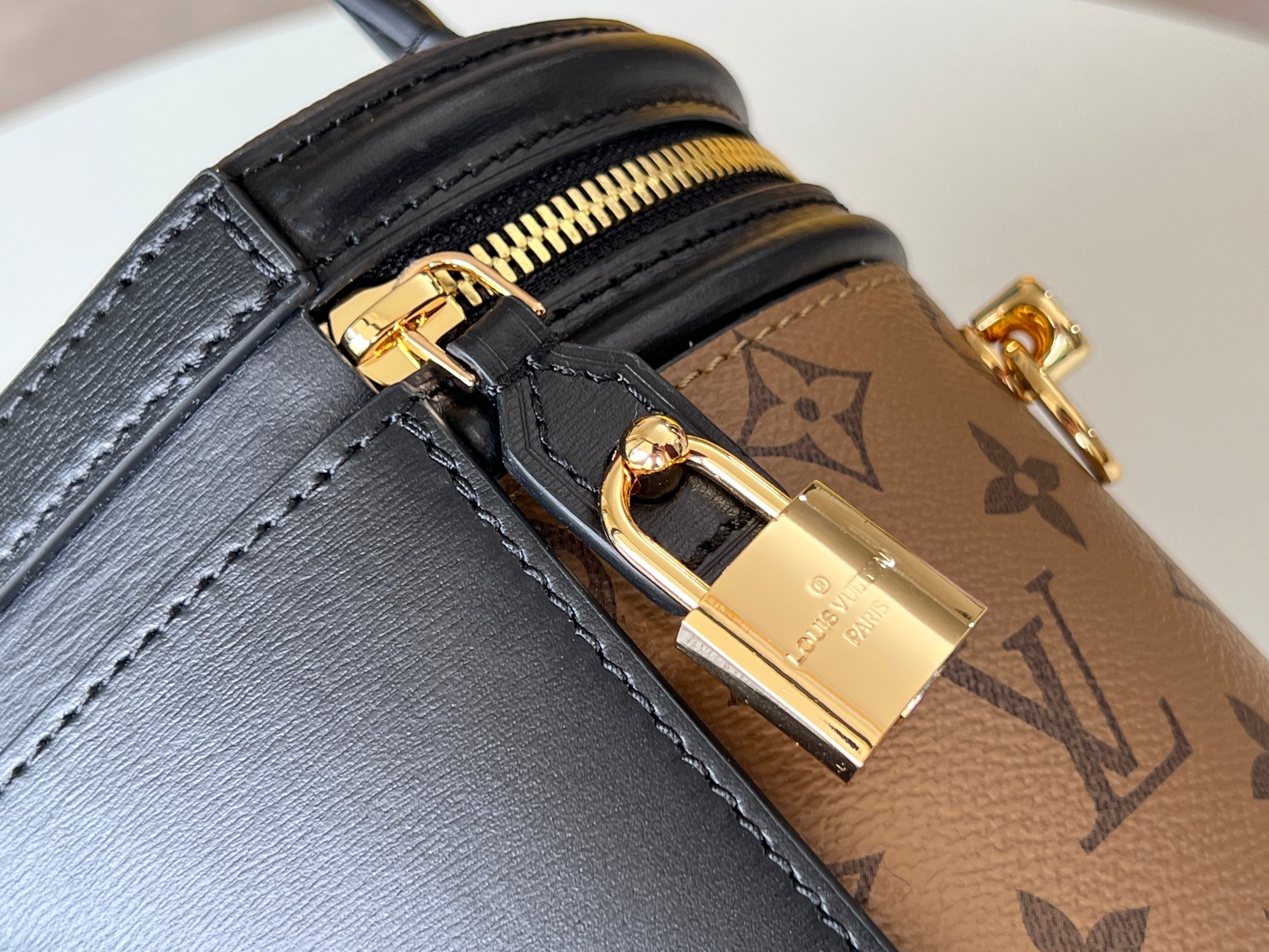 Louis Vuitton Petit Noé Bucket Handbag - Image 7