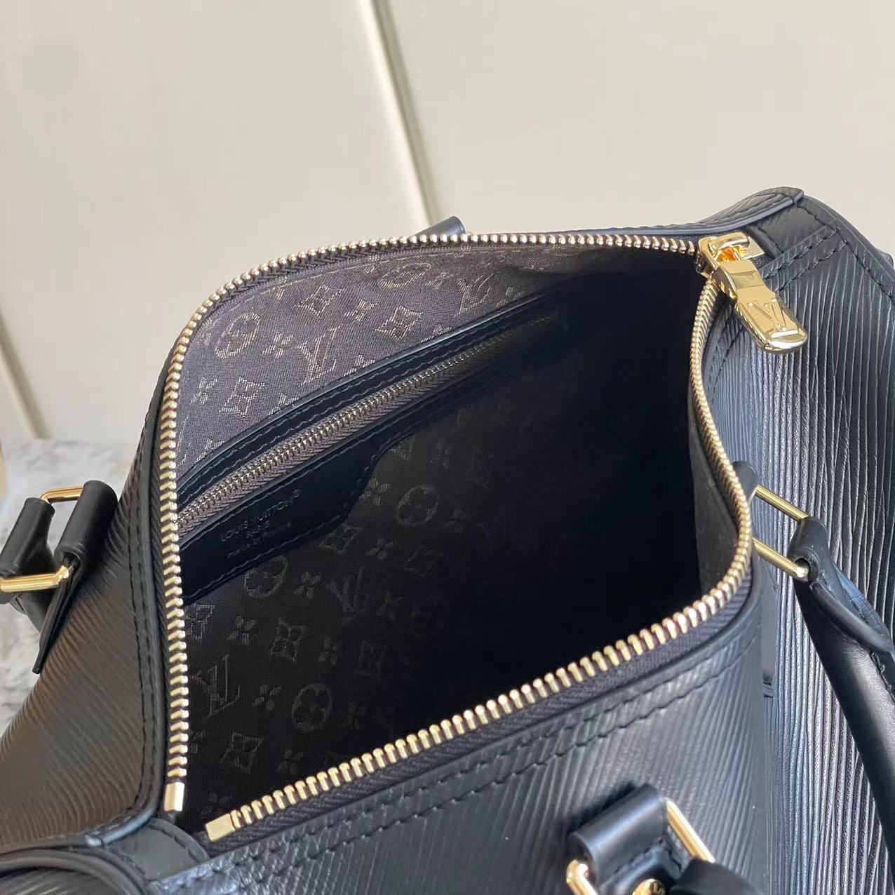 Louis Vuitton Speedy Soft 30 Epi Leather Bag - Image 7