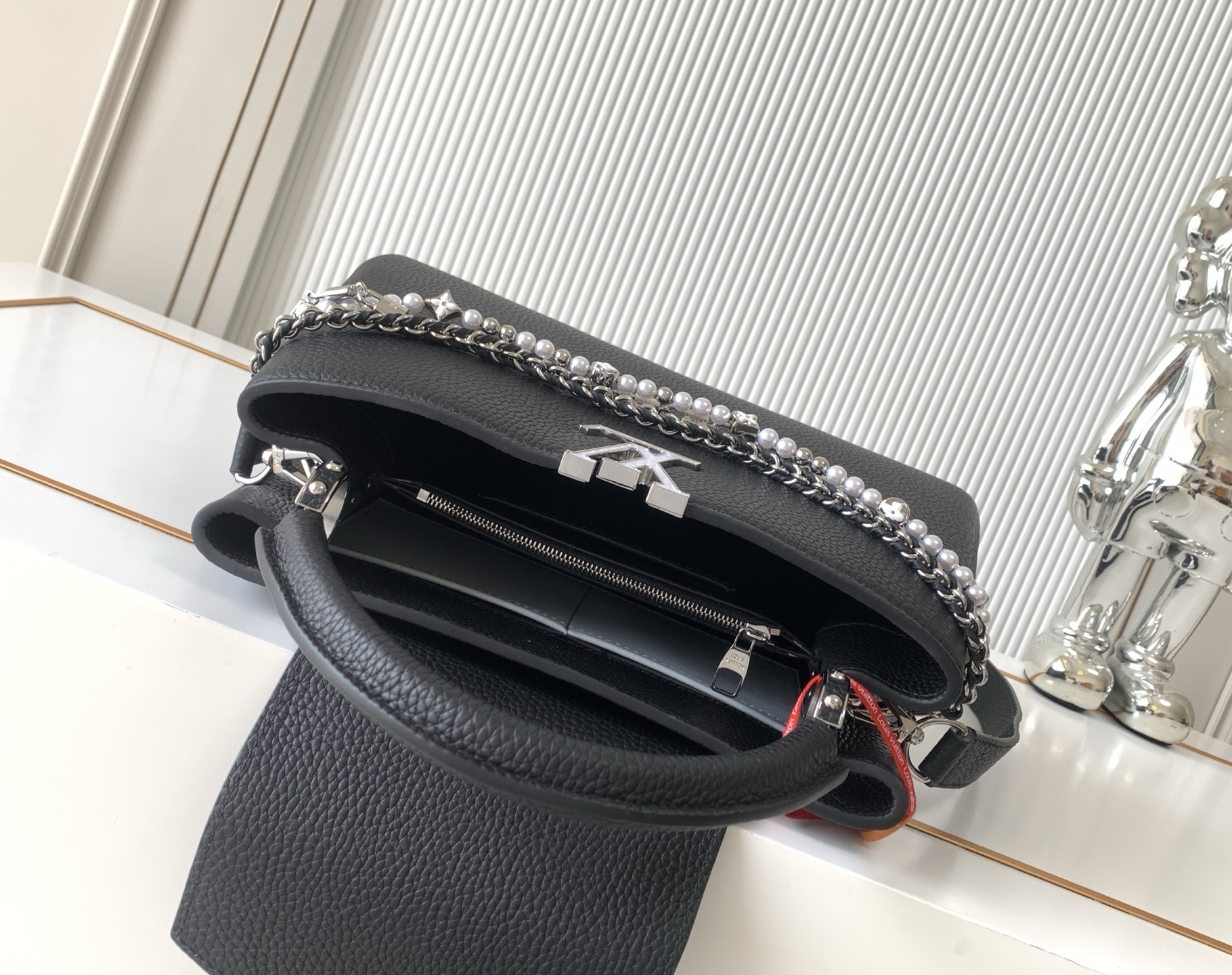 Louis Vuitton Capucines Mini Handbag in Black Taurillon Leather - Image 7