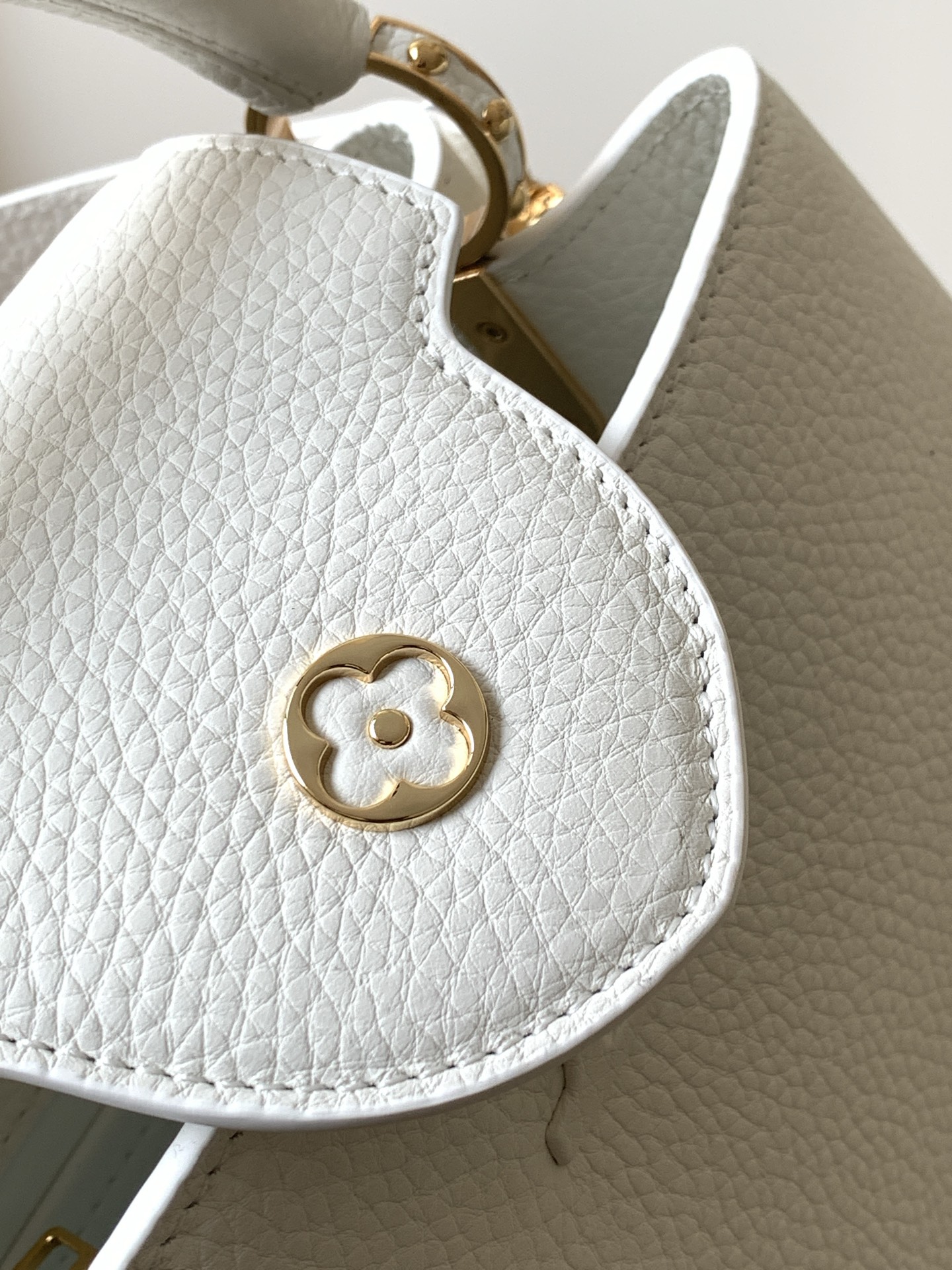 Louis Vuitton Capucines BB White Taurillon Leather Handbag - Image 7
