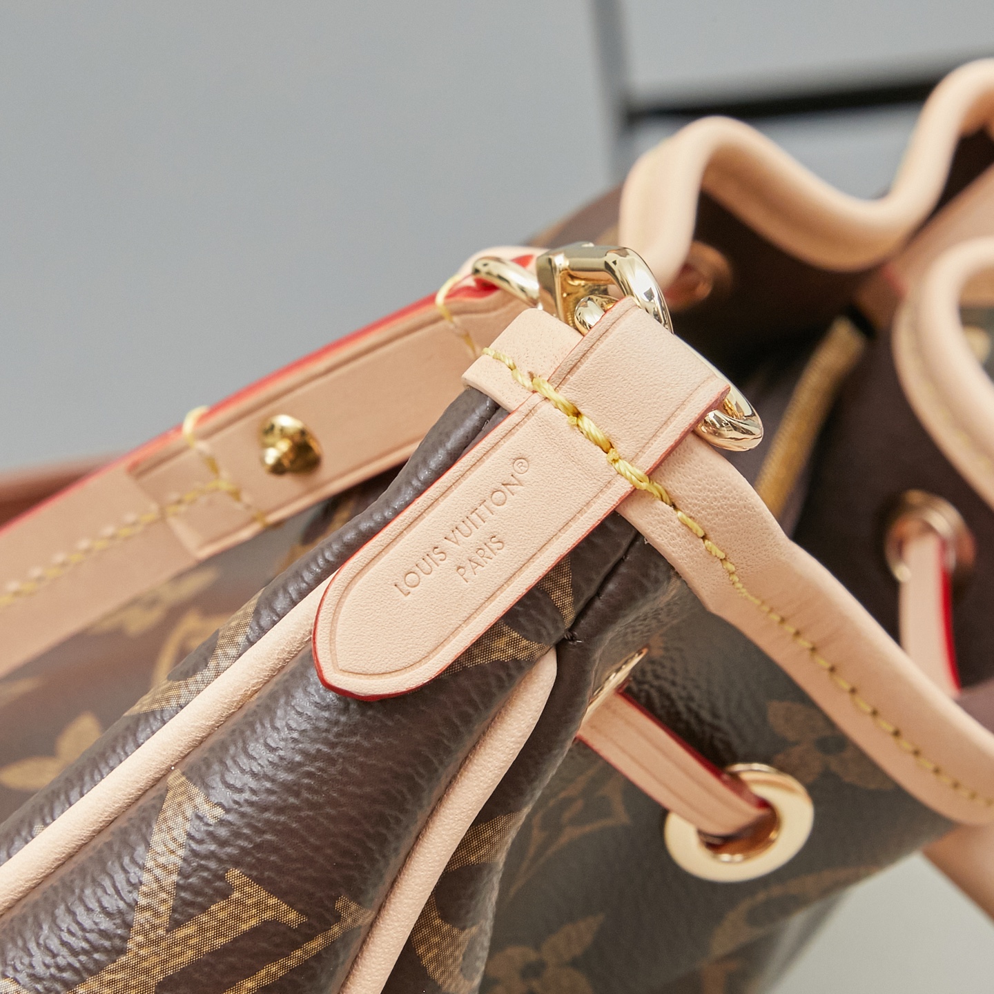 Louis Vuitton M29537 Monogram East-West Drawstring Shoulder Bag - Image 7