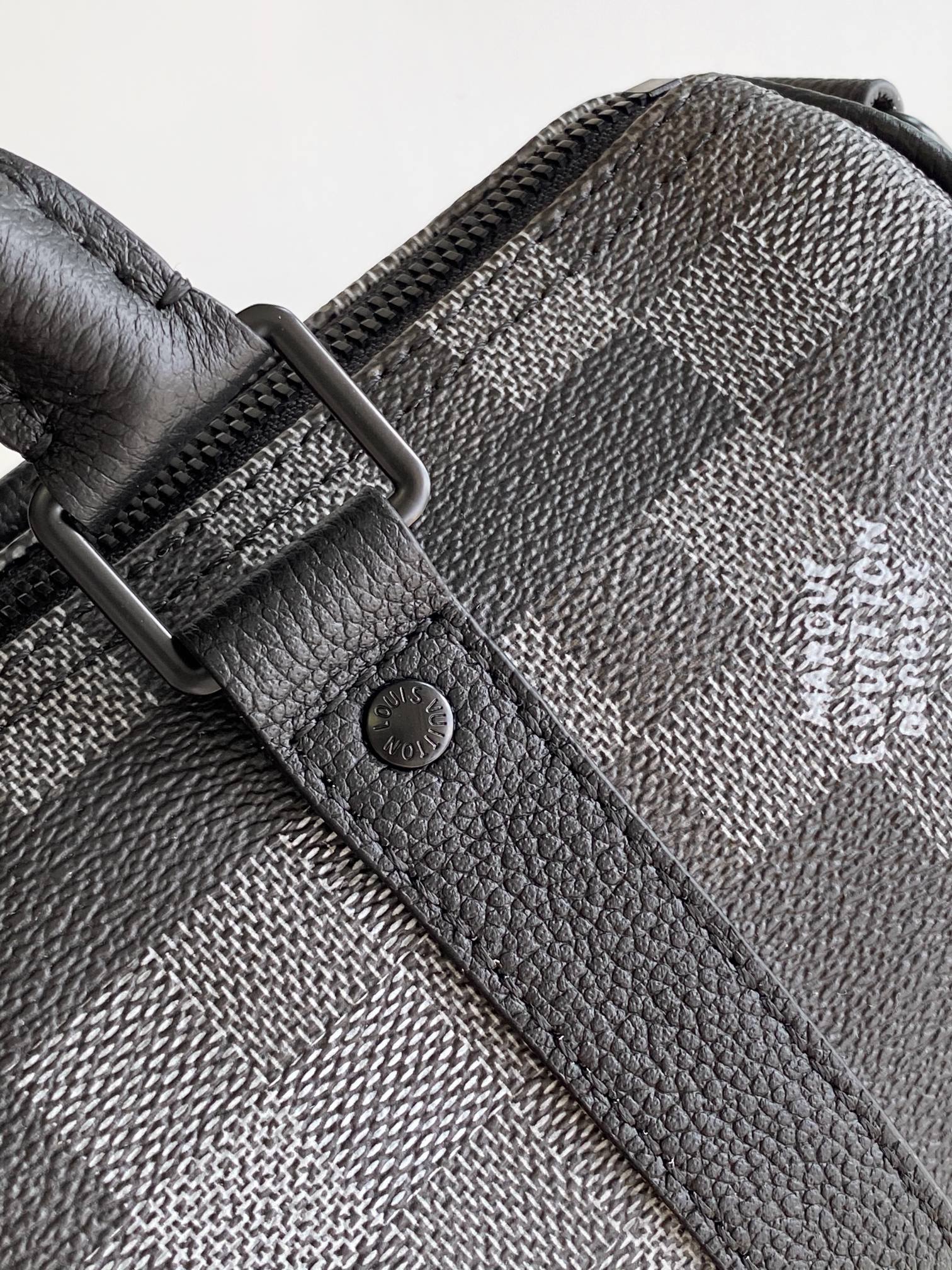 Louis Vuitton Keepall Bandoulière 25 Monogram Surfin Travel Bag - Image 7