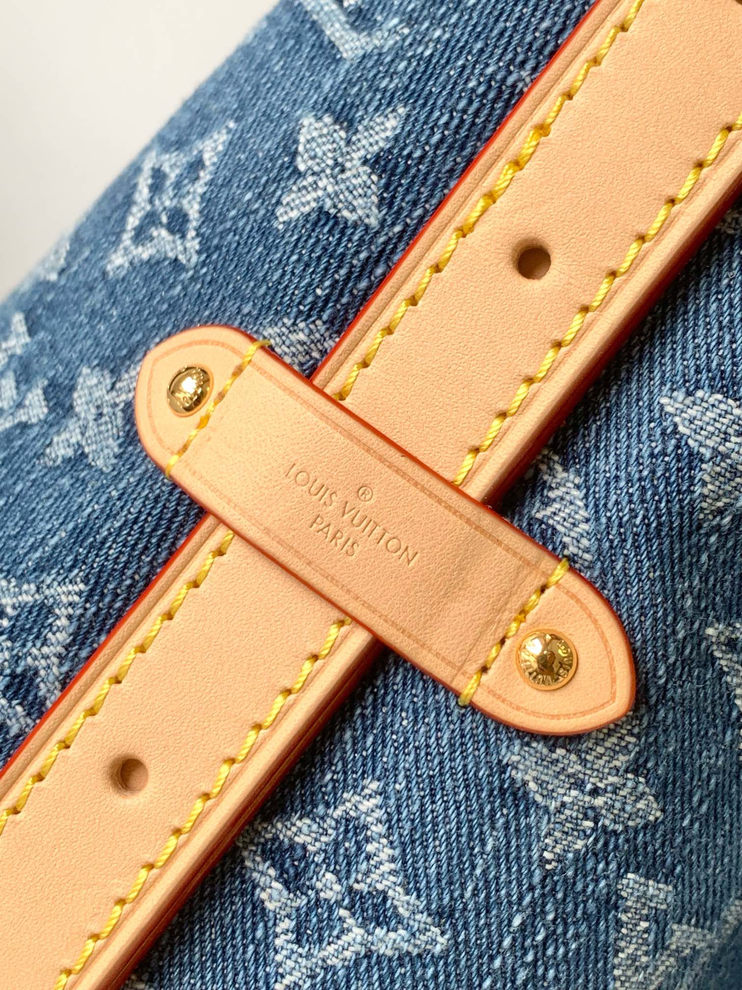 Louis Vuitton CarryAll Medium Handbag in Blue Denim - Image 7