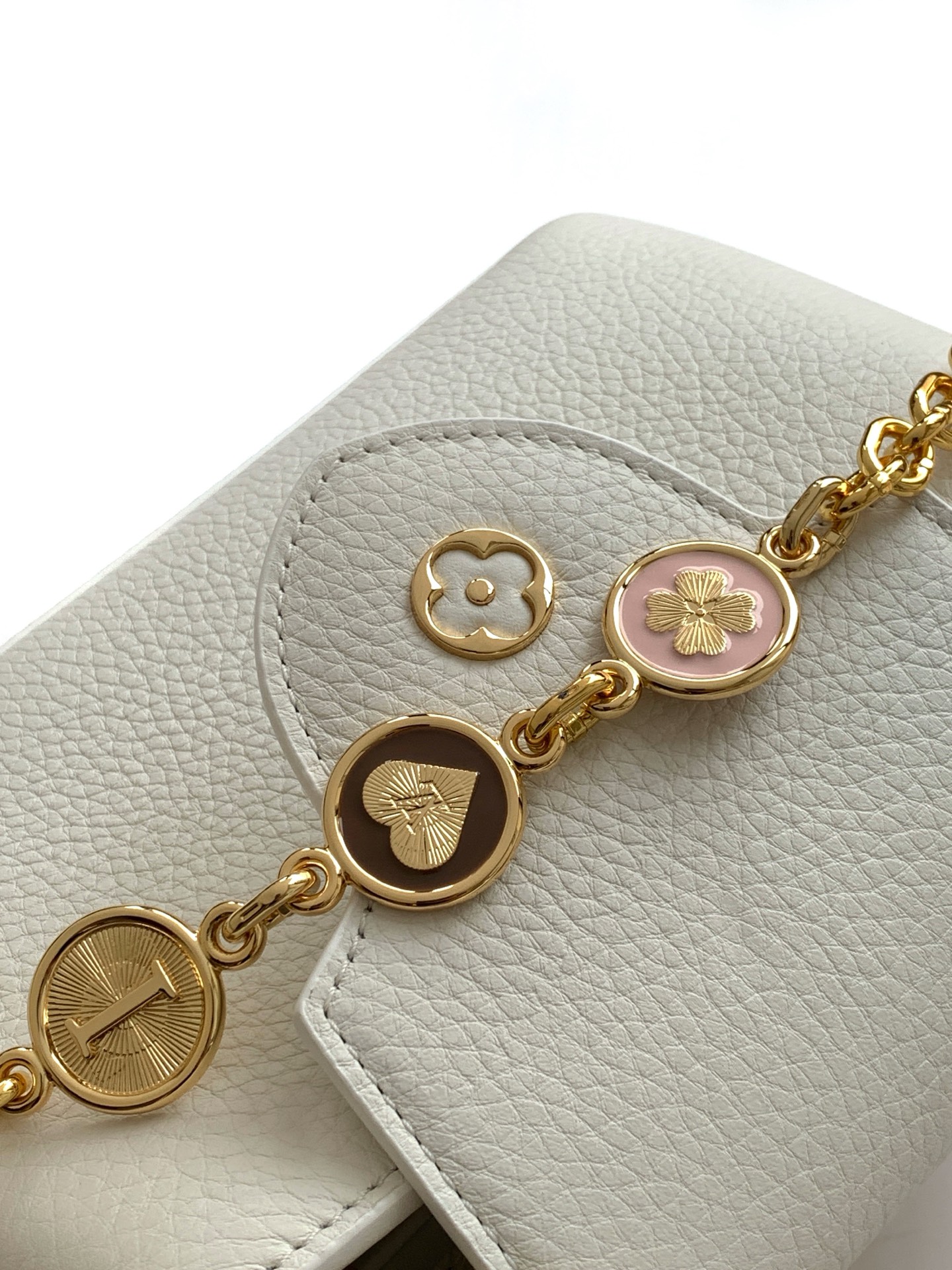 Louis Vuitton Capucines Handbag M00014 - Image 7