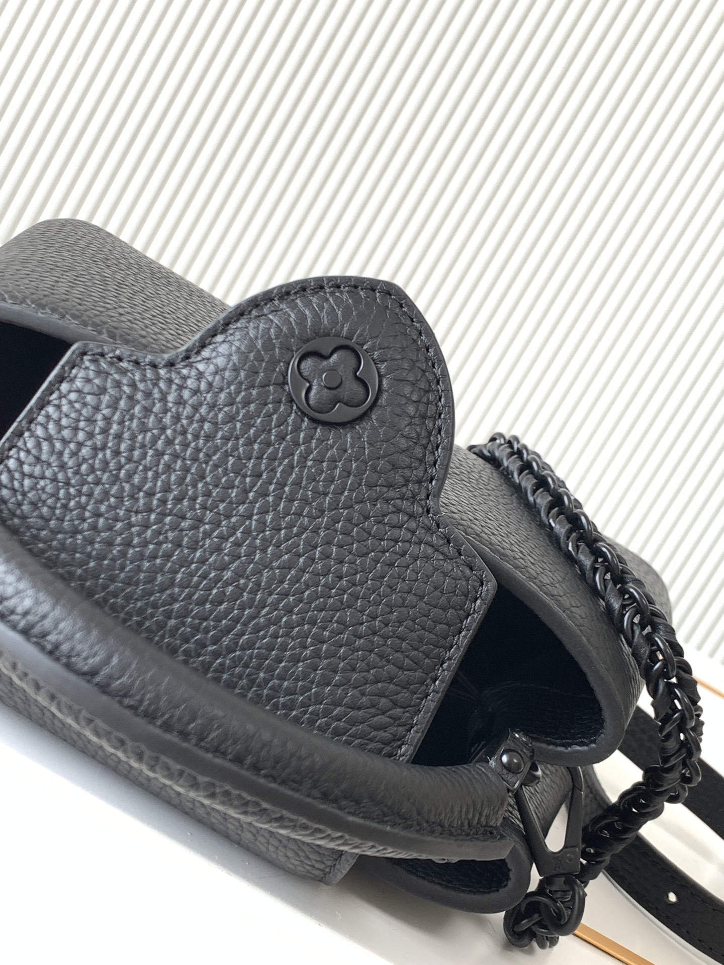 Capucines BB Handbag in Black - Image 7