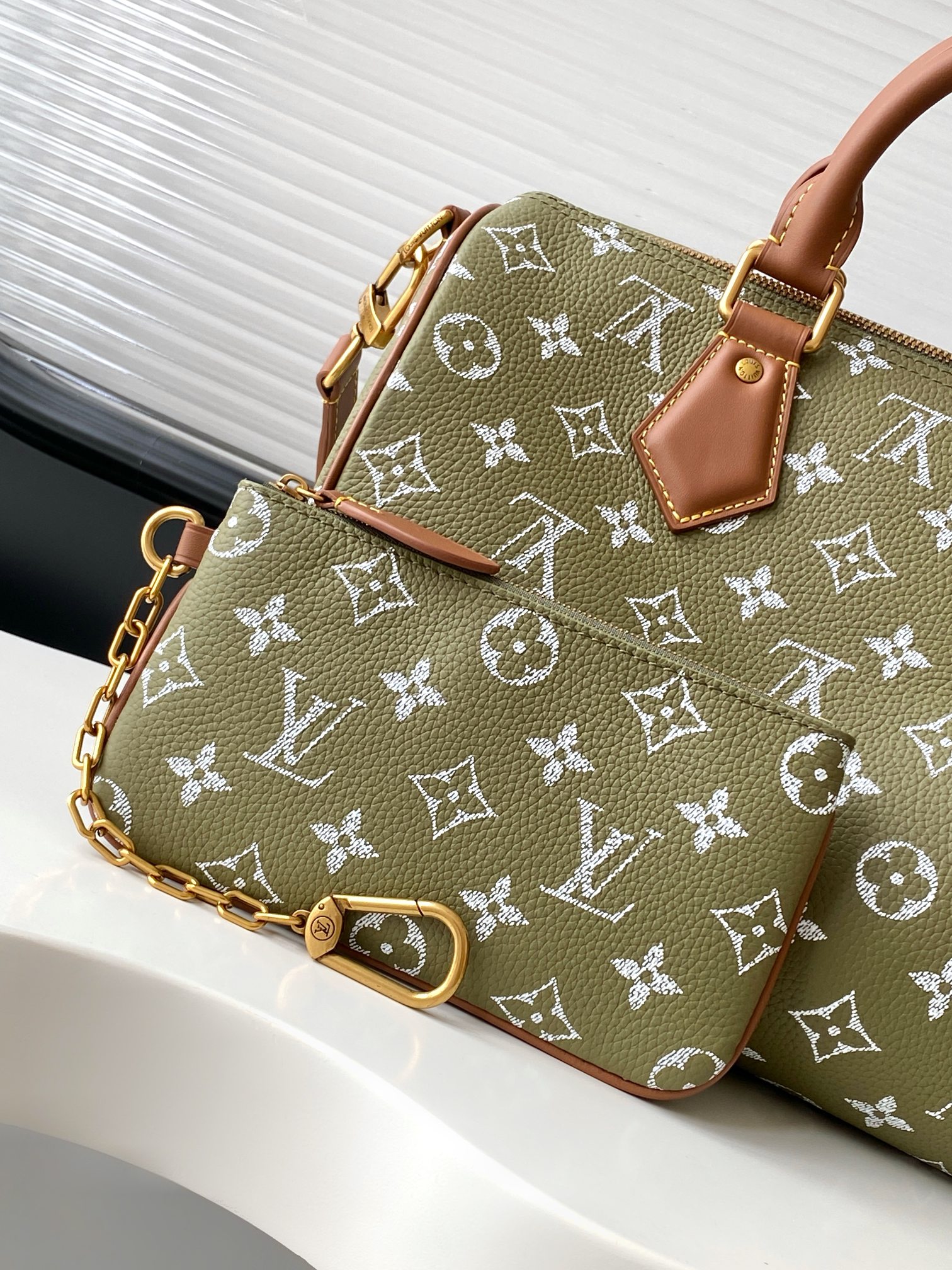 Speedy P9 Bandoulière 30 Handbag in Green Monogram Leather - Image 7