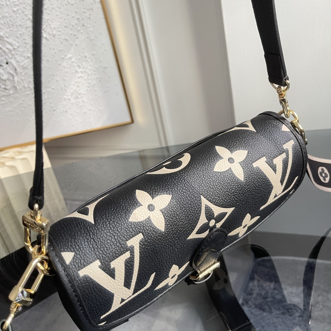 Louis Vuitton Diane Bag M46584 in Black - Image 7