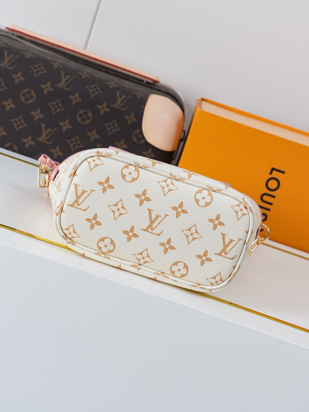 Louis Vuitton Neverfull Inside Out BB Handbag in Monogram Canvas and Leather - Image 7