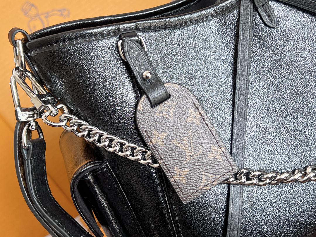 Louis Vuitton CarryAll Cargo Small Leather Shoulder Bag M24861 - Image 7