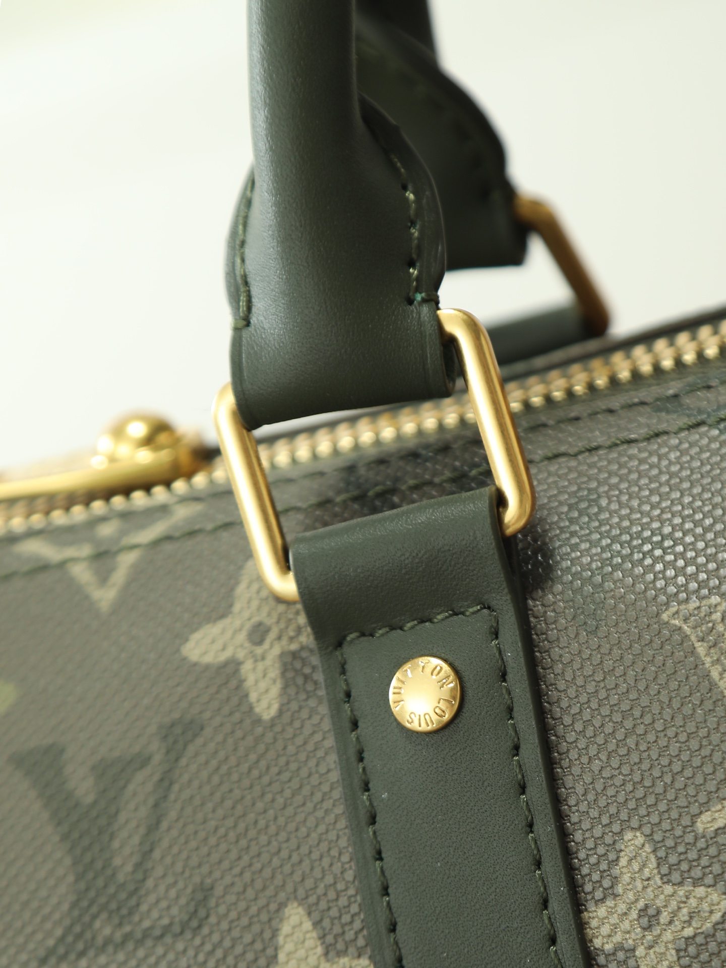 Louis Vuitton Keepall Bandouliere 25 Travel Bag in Monogram Surplus - Image 7
