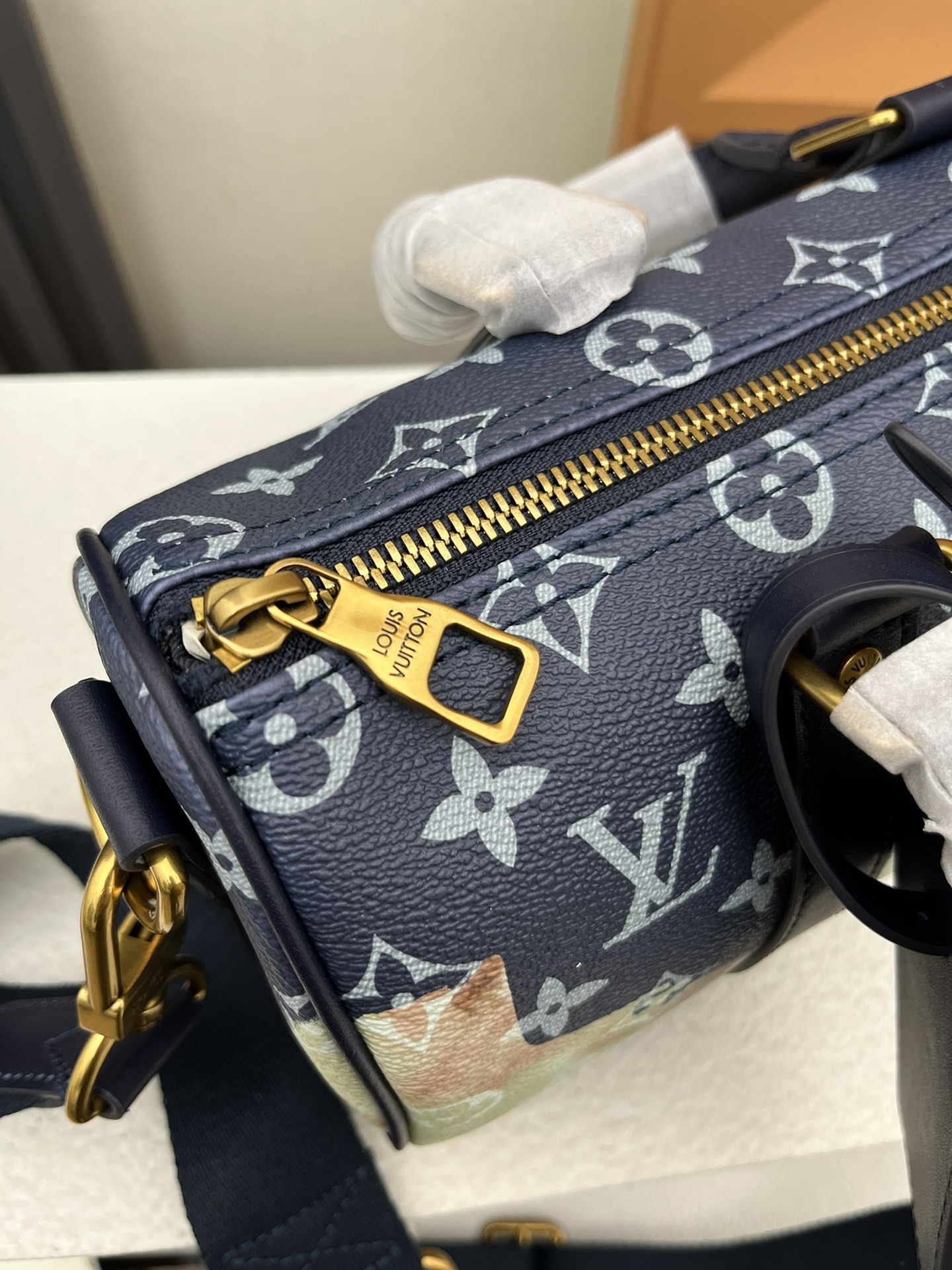 Louis Vuitton Keepall Bandoulière 25 Blue Flame Crossbody Bag - Image 7