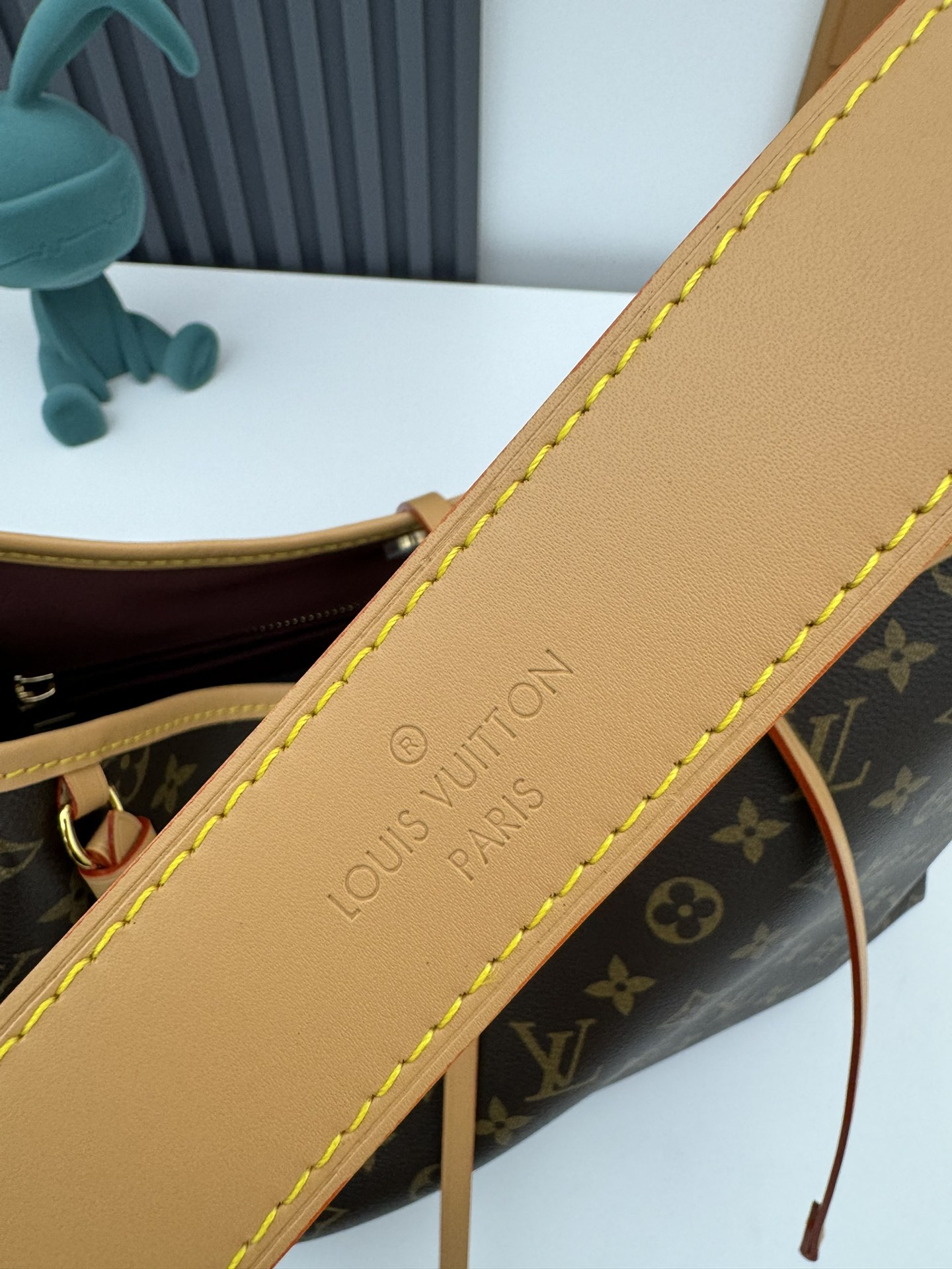Louis Vuitton CarryAll Medium Handbag M46197 - Image 7