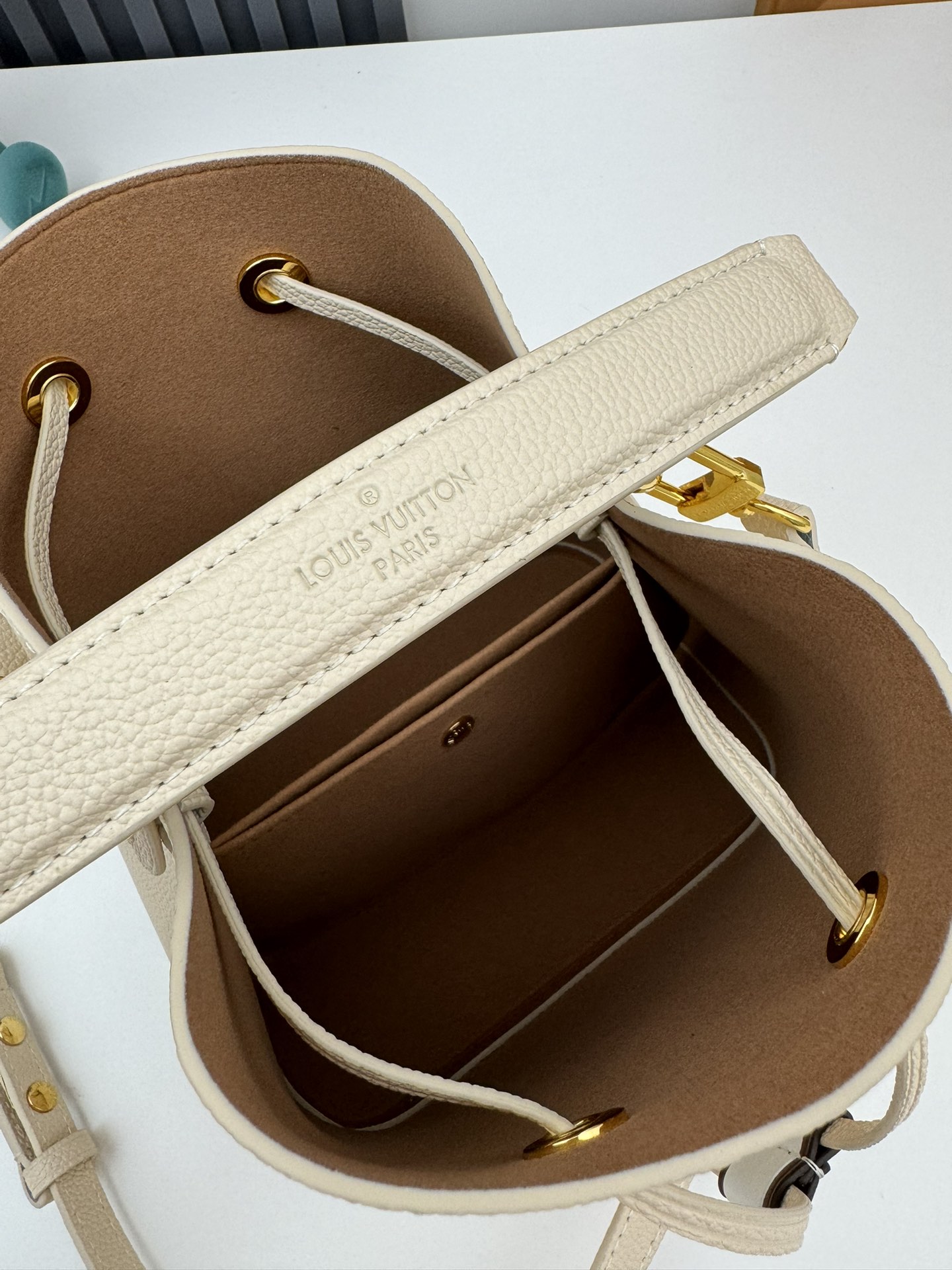 Louis Vuitton NeoNoe BB Handbag - Image 7