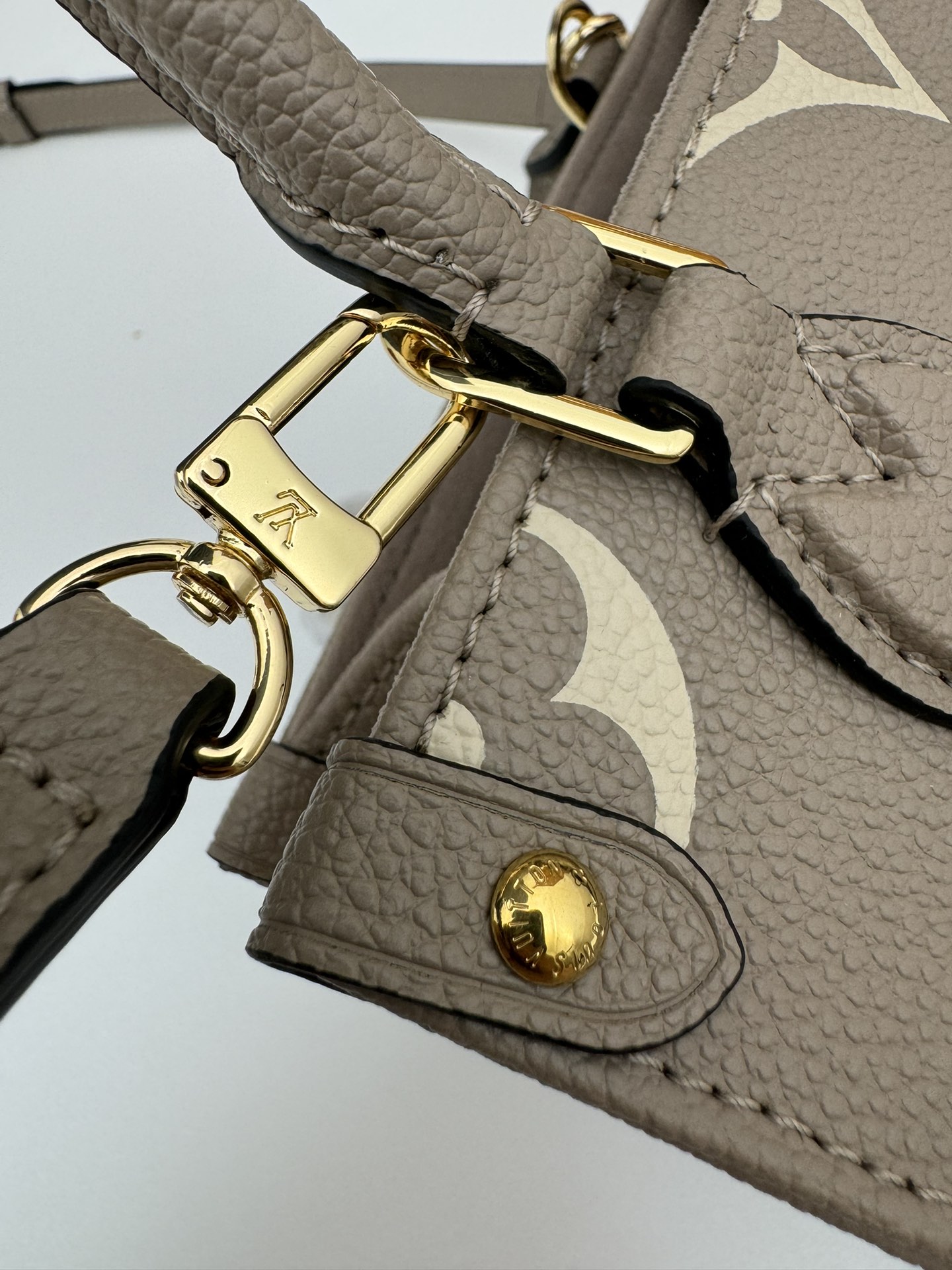 Louis Vuitton OnTheGo BB Mini Tote Bag in Monogram Empreinte Leather - Image 7