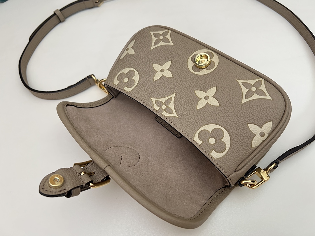 Louis Vuitton Nano Diane Handbag - Image 7