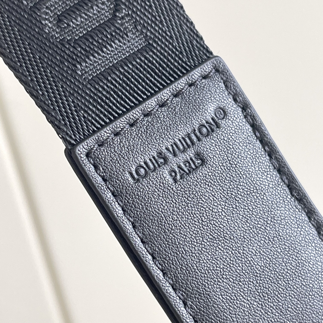Louis Vuitton District Small Messenger Bag in Damier Graphite - Image 7