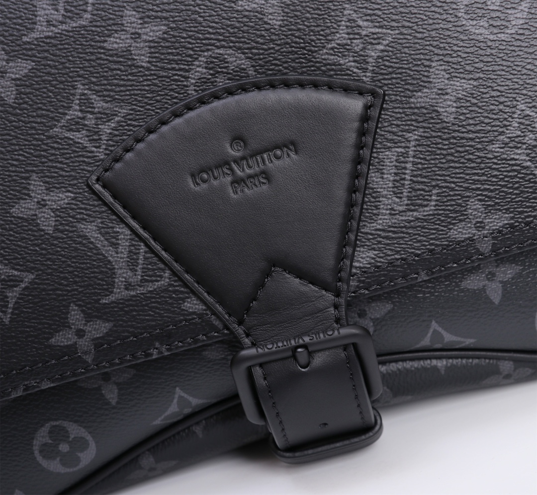 Louis Vuitton M46685 Montsouris Messenger Bag - Image 7