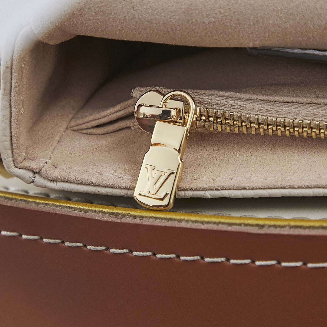 Louis Vuitton Wallet on Chain Ivy - Image 7