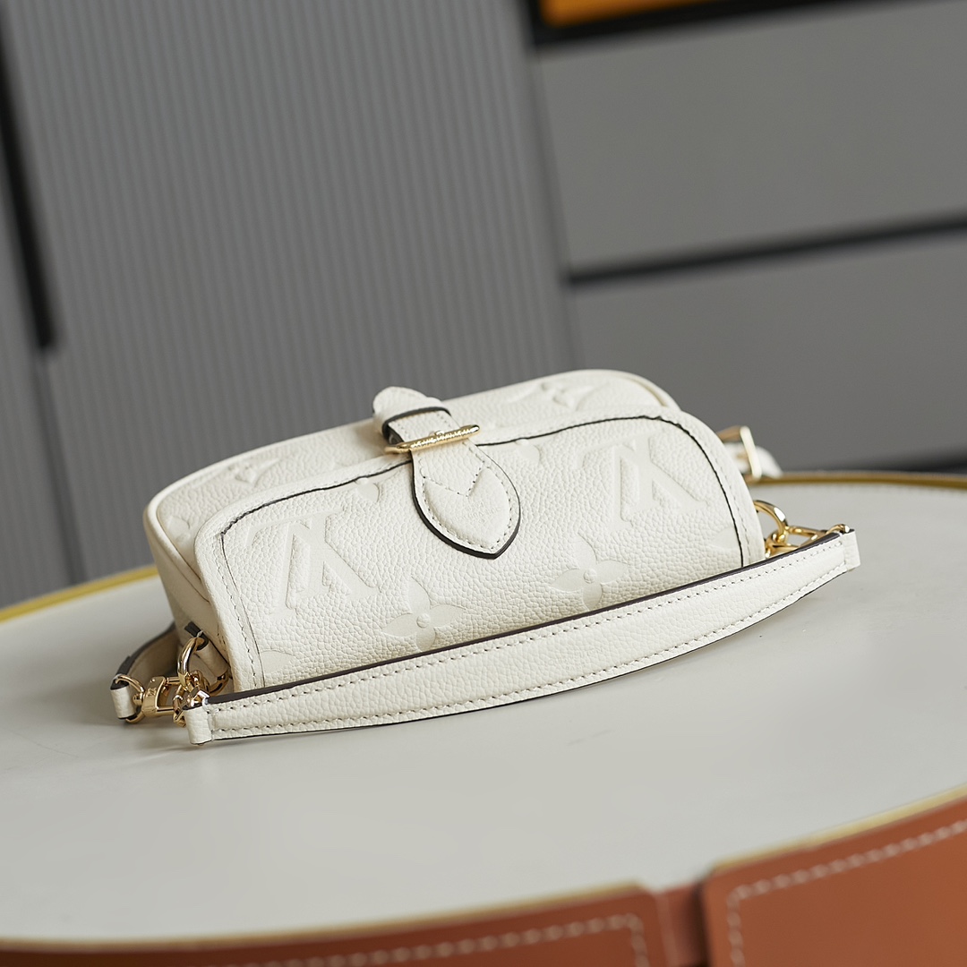 Saint Laurent Nano Diane Handbag M83566 - Image 7