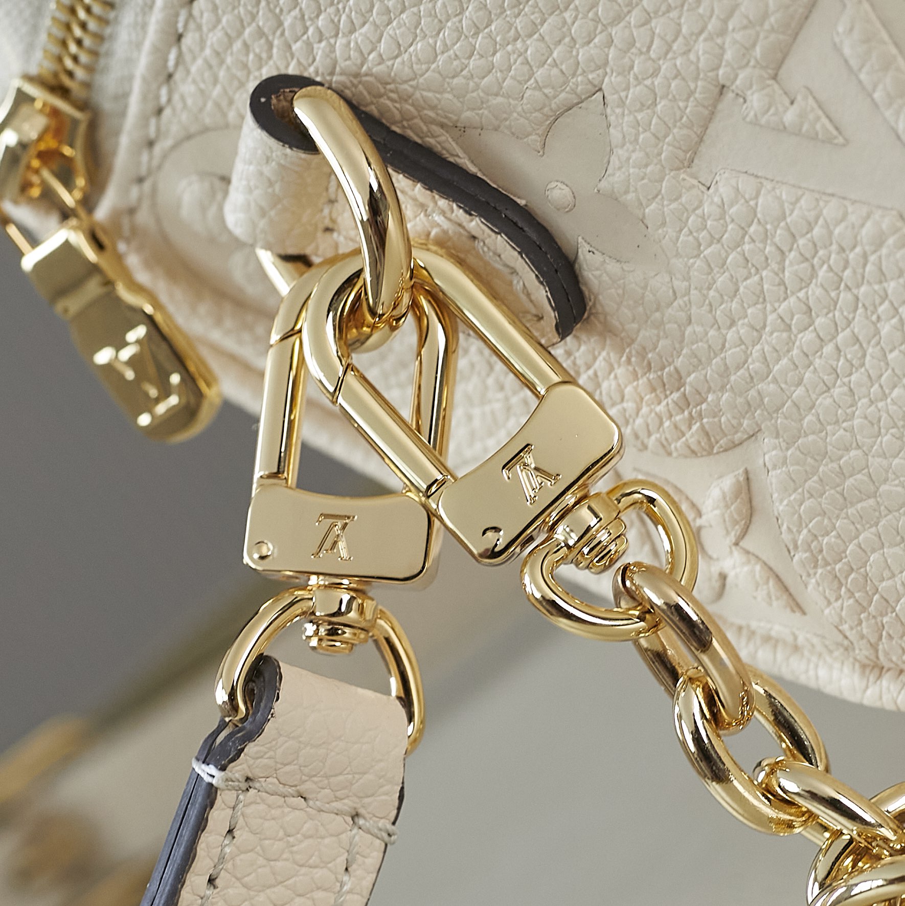 Louis Vuitton Mini Bumbag in Monogram Empreinte Gradient Leather - Image 7