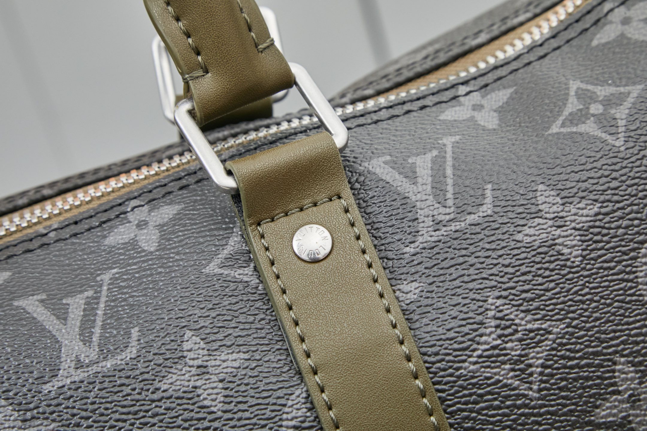 Louis Vuitton Keepall Bandoulière 45 Travel Bag in Monogram Eclipse - Image 7