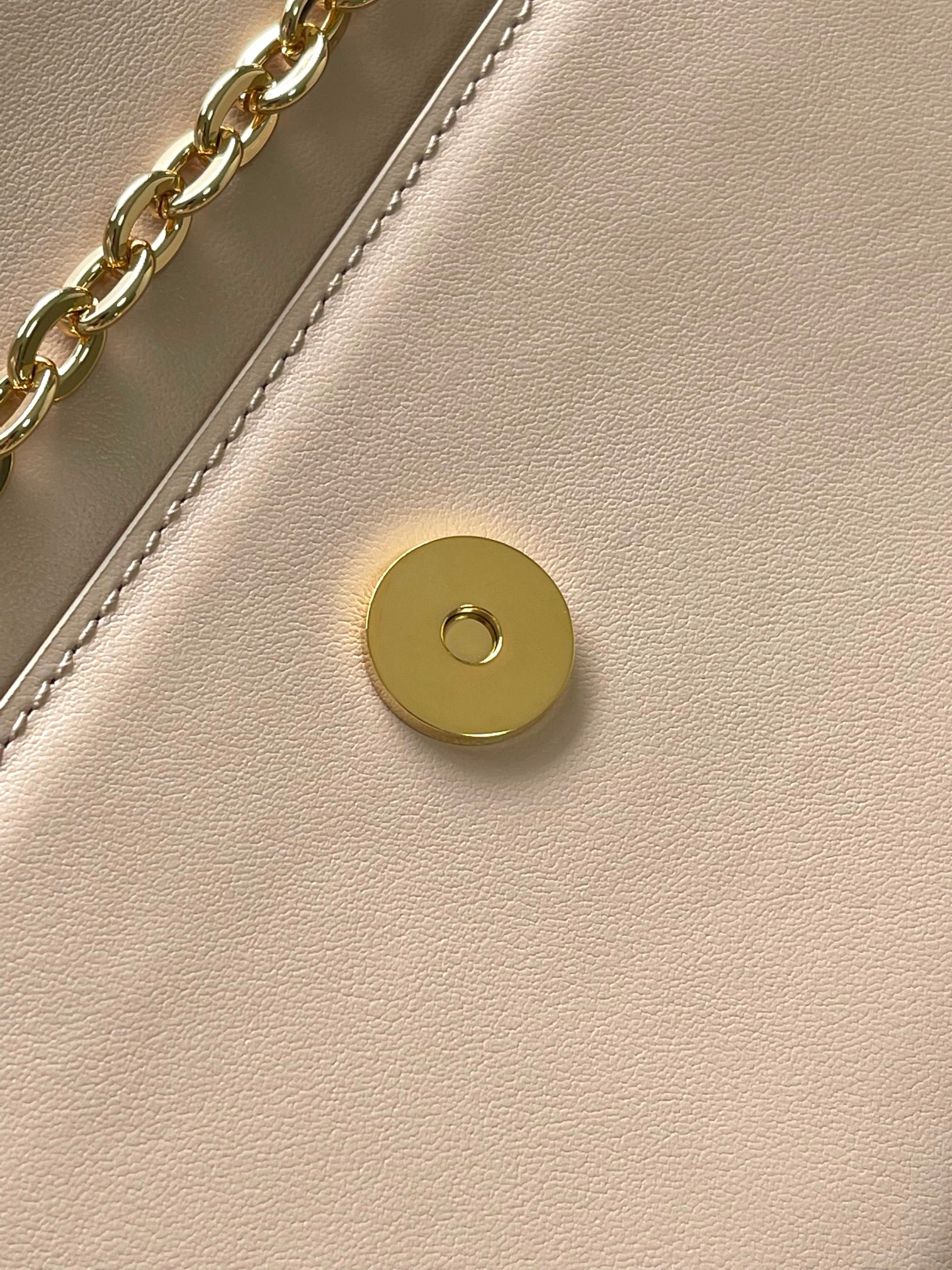 Louis Vuitton LV Bloom Wallet on Chain - Image 7