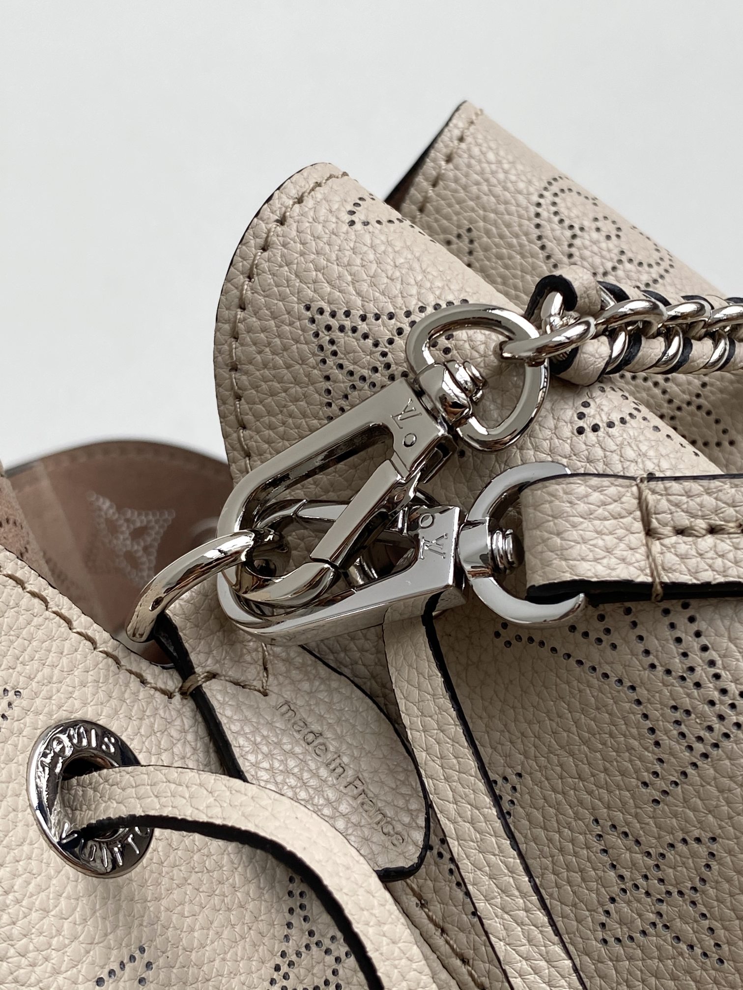 Louis Vuitton Bella Bucket Bag with Coin Purse - Image 7
