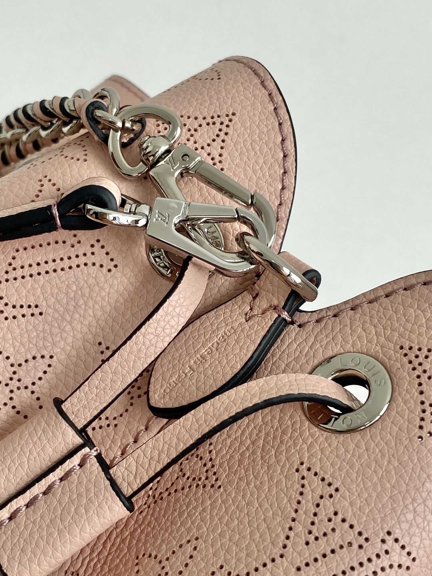 Louis Vuitton Bella Bucket Bag with Coin Purse - Image 7